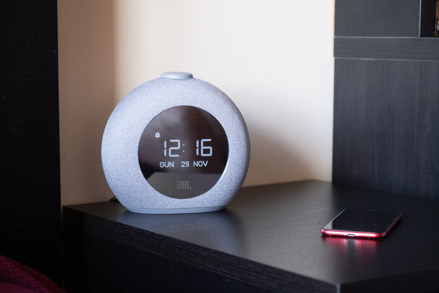 JBL Horizo​​n 2 FM レビュー: 多機能ベッドサイドヘルパー