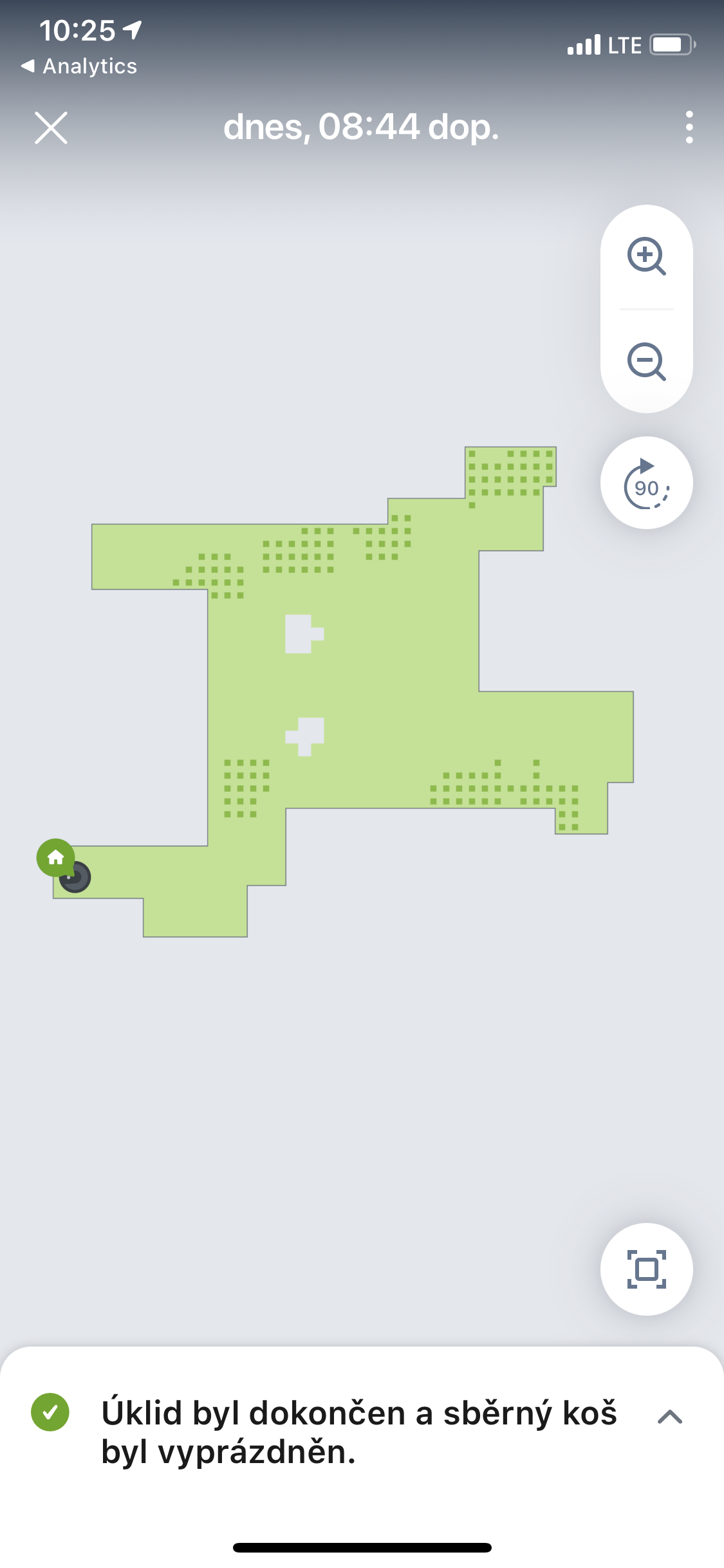 Screenshoty z aplikace pro vysavač Roomba i7+