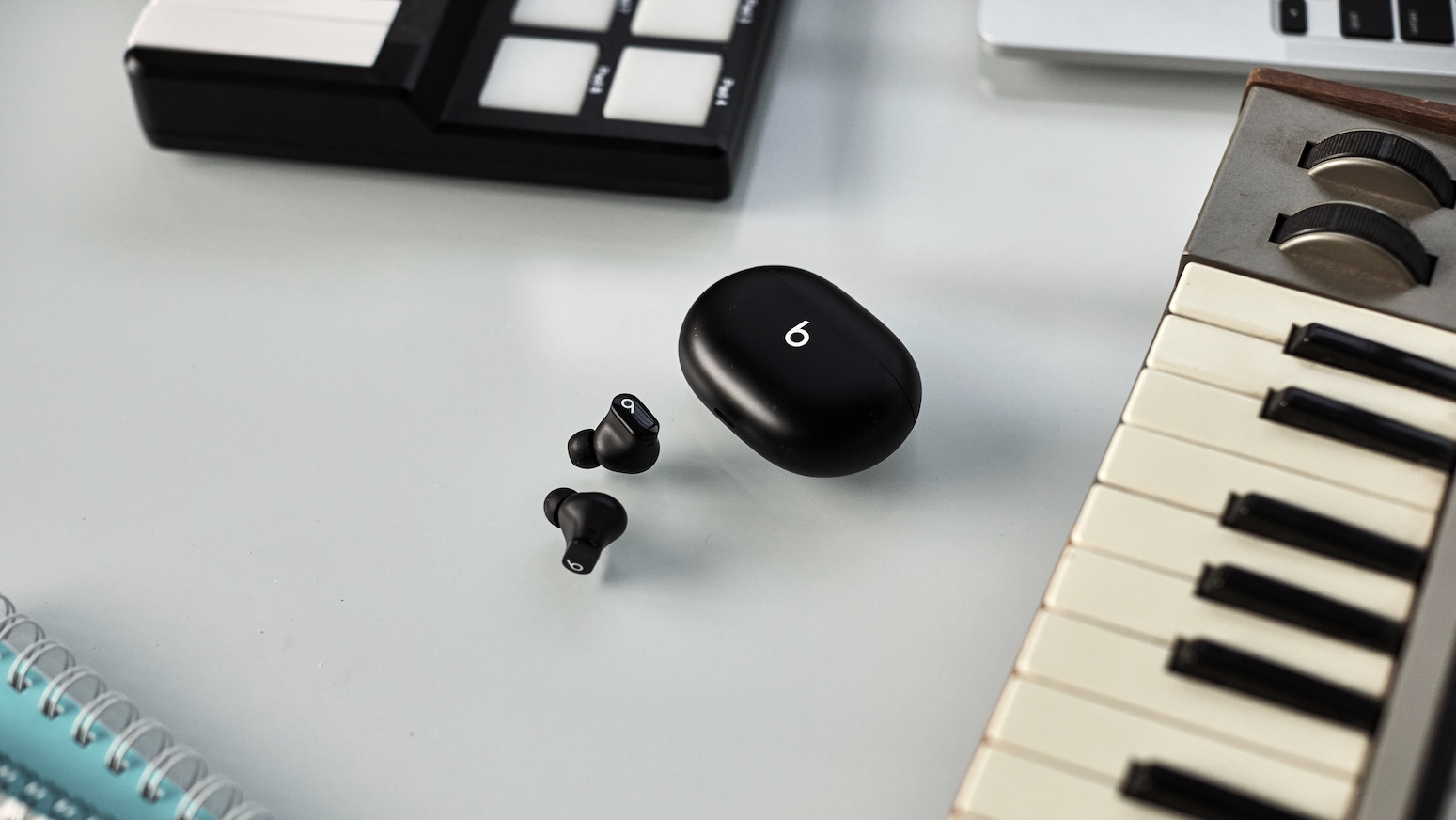 Beats-Studio-Buds-Black beats studio buds