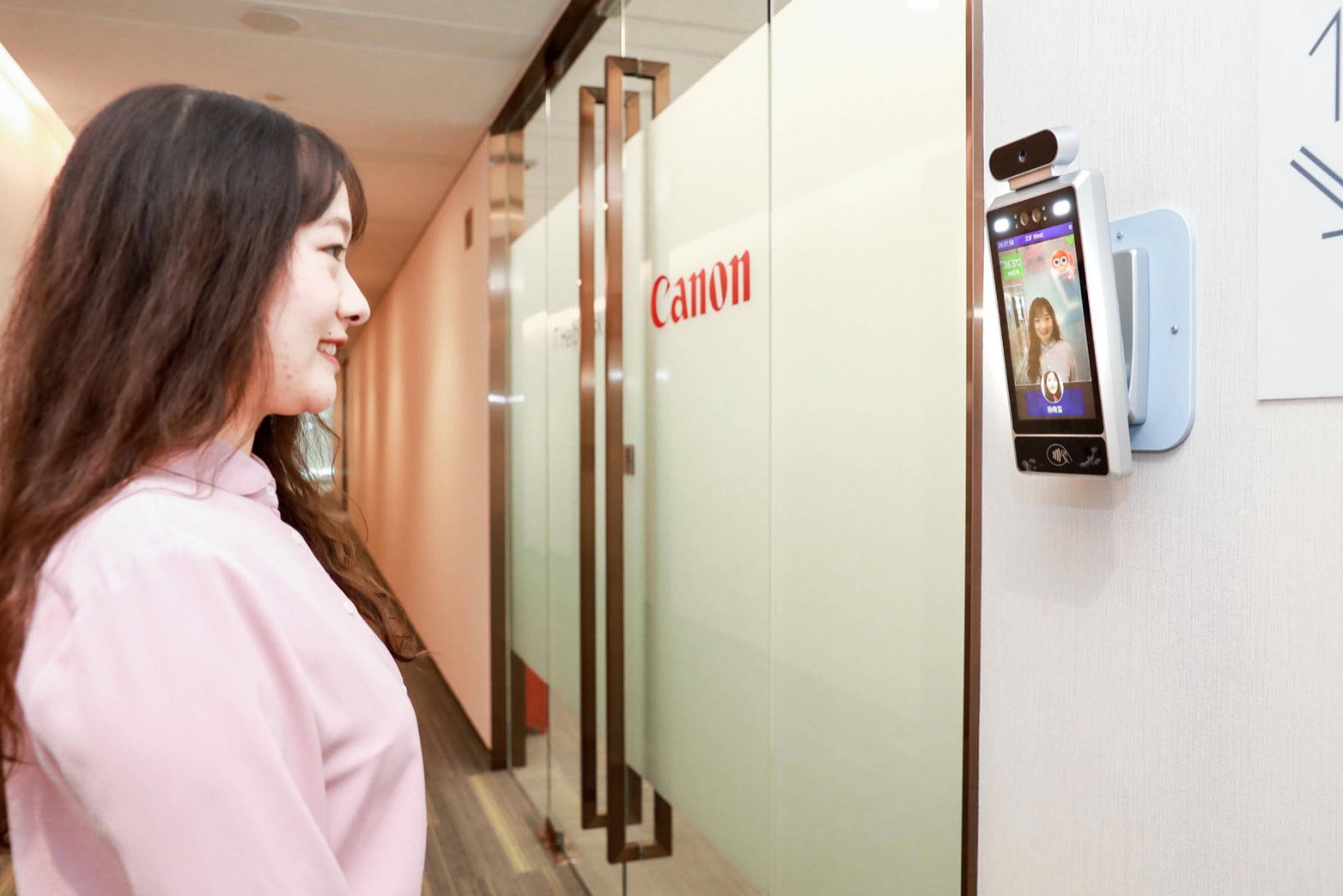 Canon rozpoznani usmevu