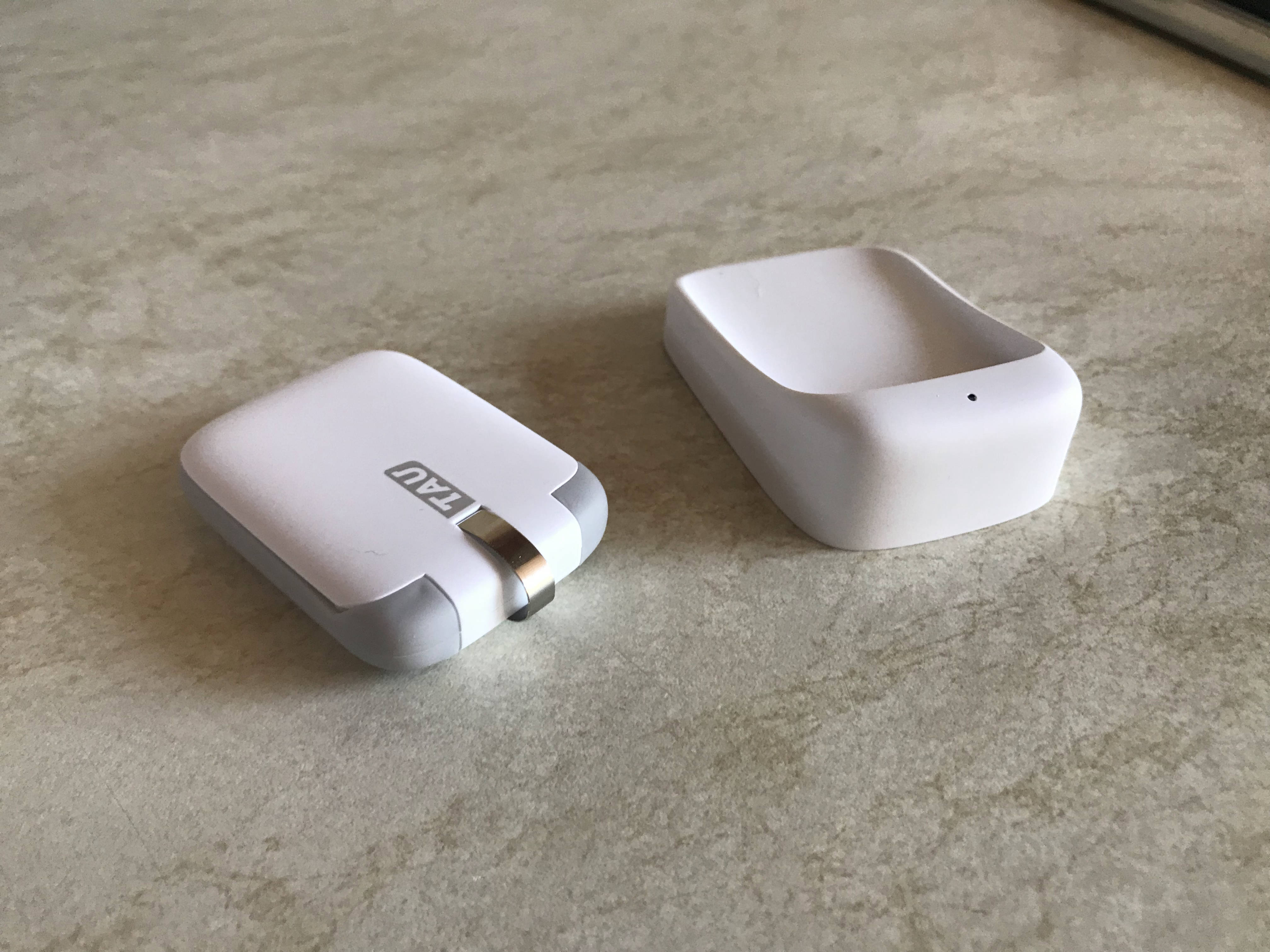 tau power bank and base