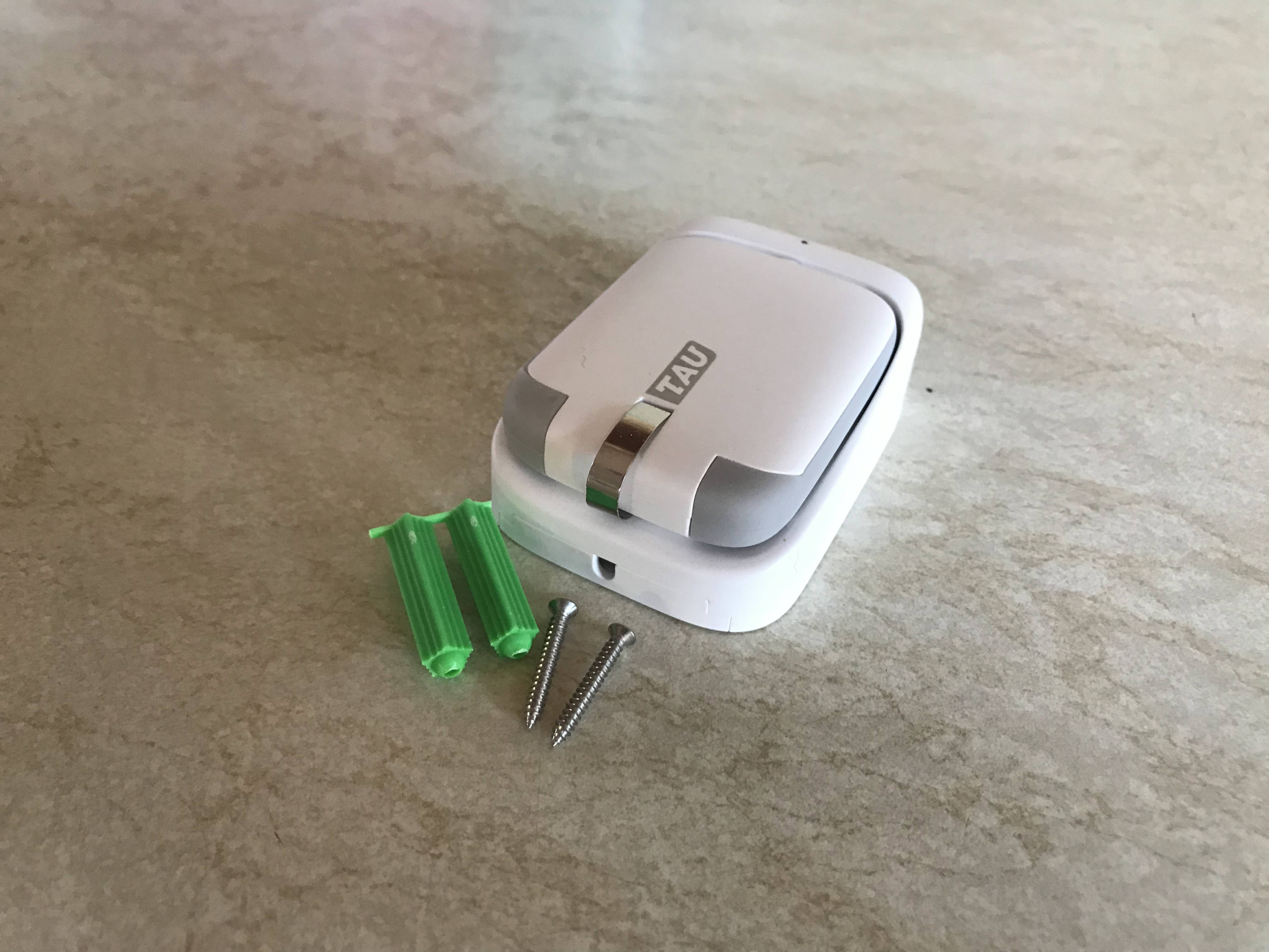 tau power bank and screws