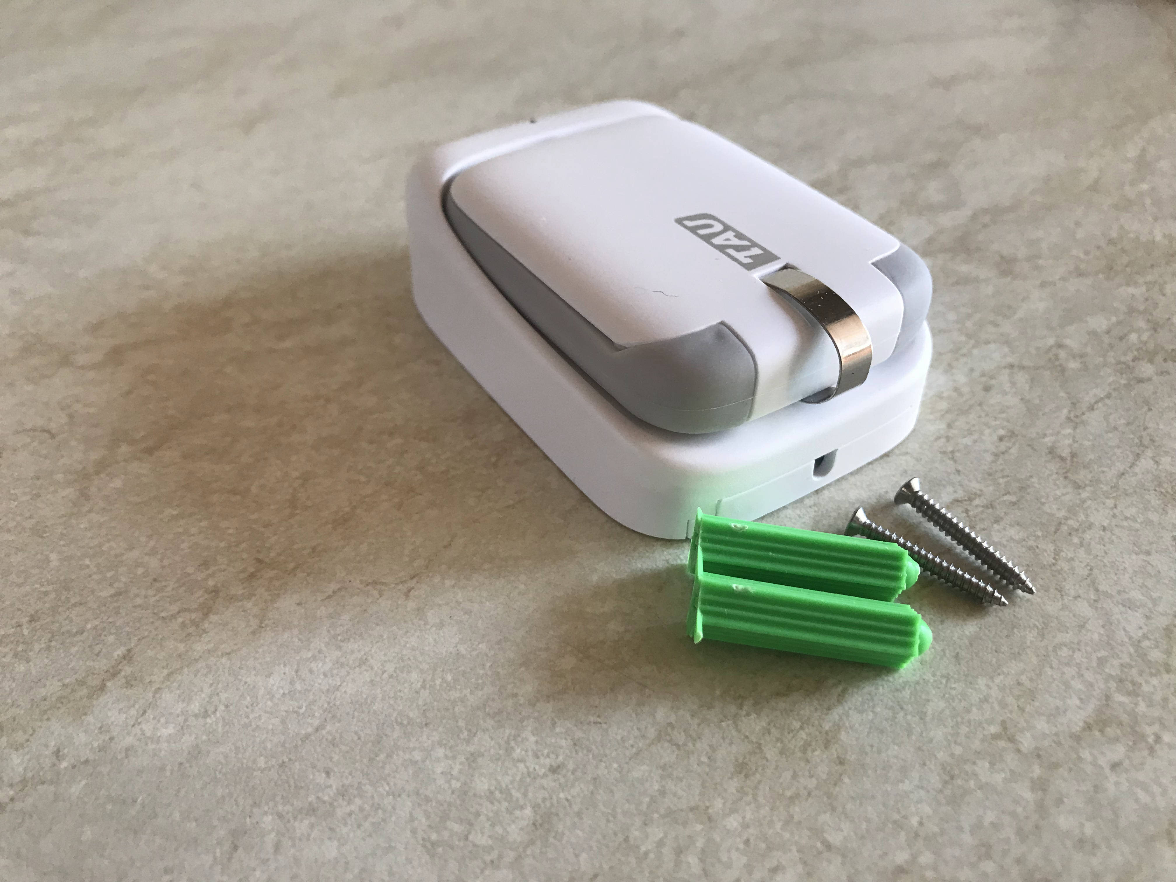 tau power bank with screws