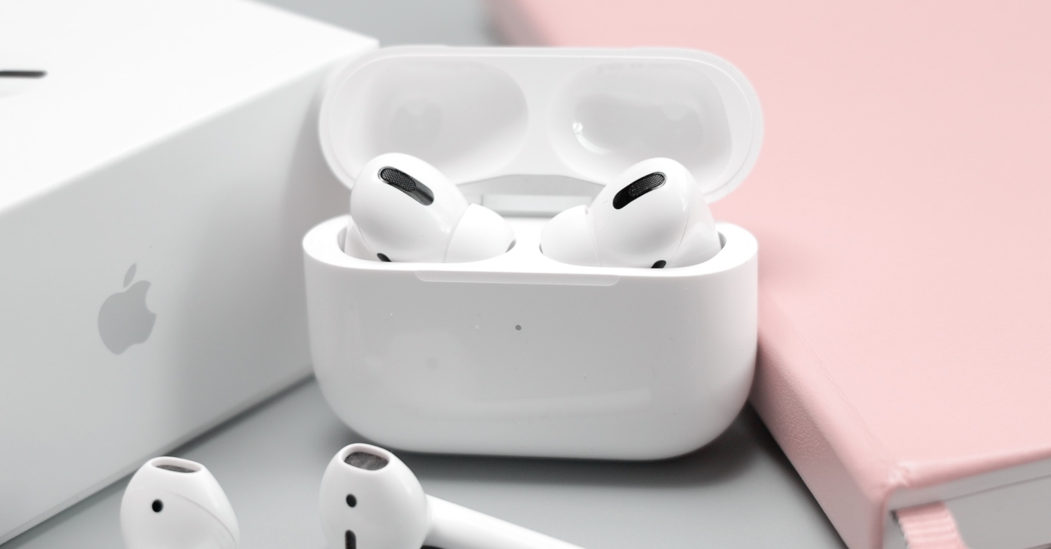 wireless earbuds in case