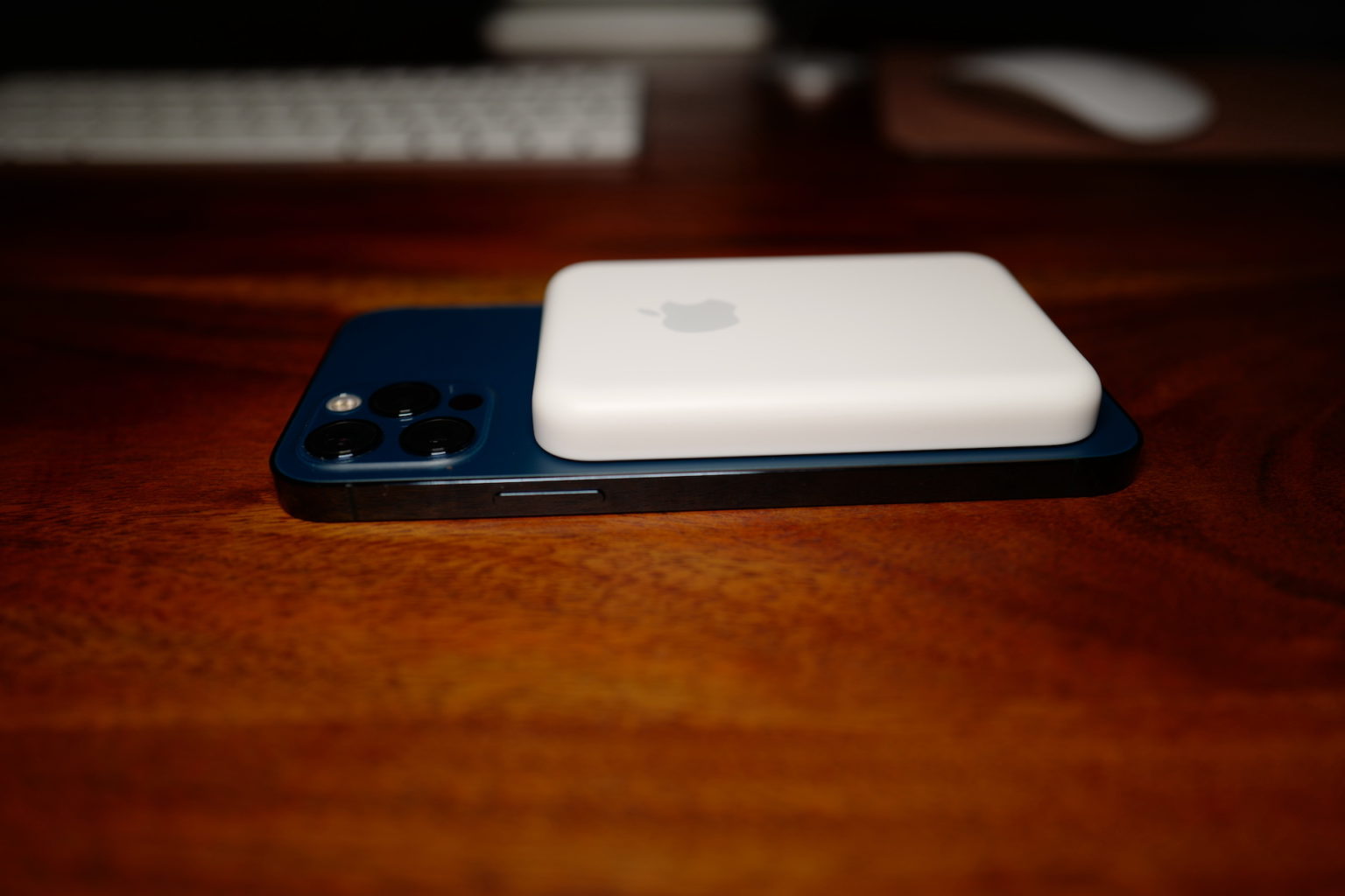 Apple chystá nový MagSafe Battery Pack pro iPhone 14. Toto o něm již