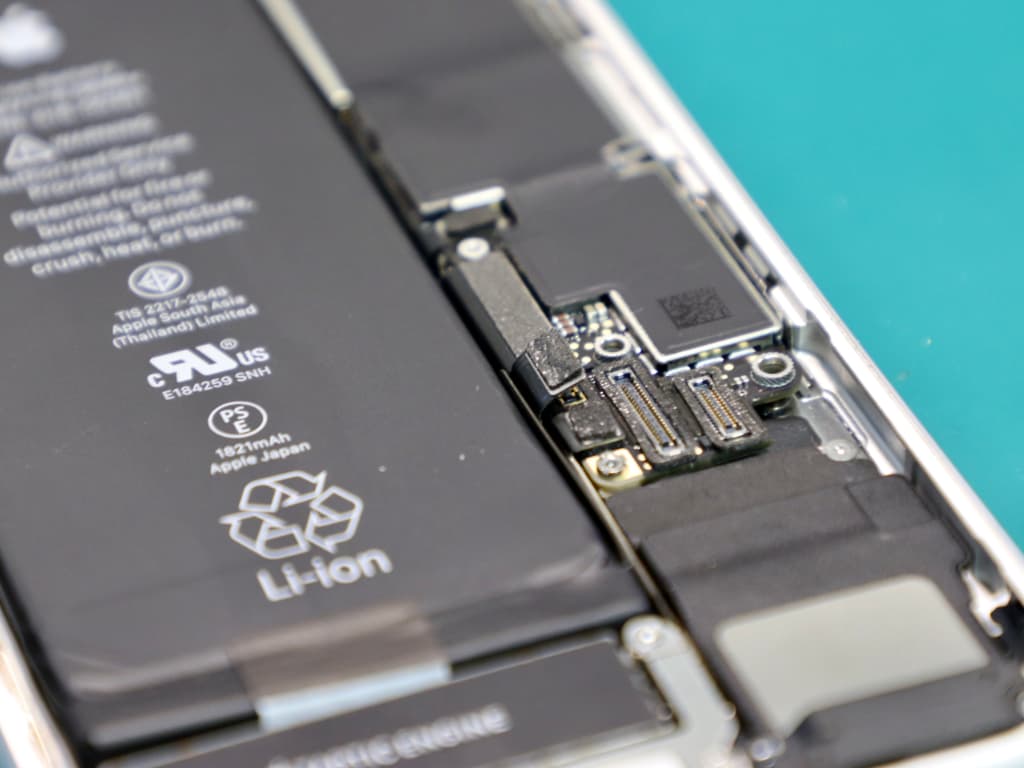 připojení baterie iPhone 8 připojení baterie iPhone 8