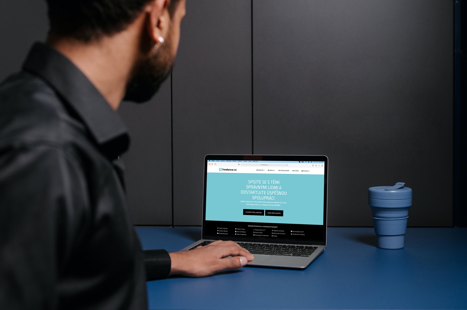 Freelance.cz na MacBooku Pro Mockup