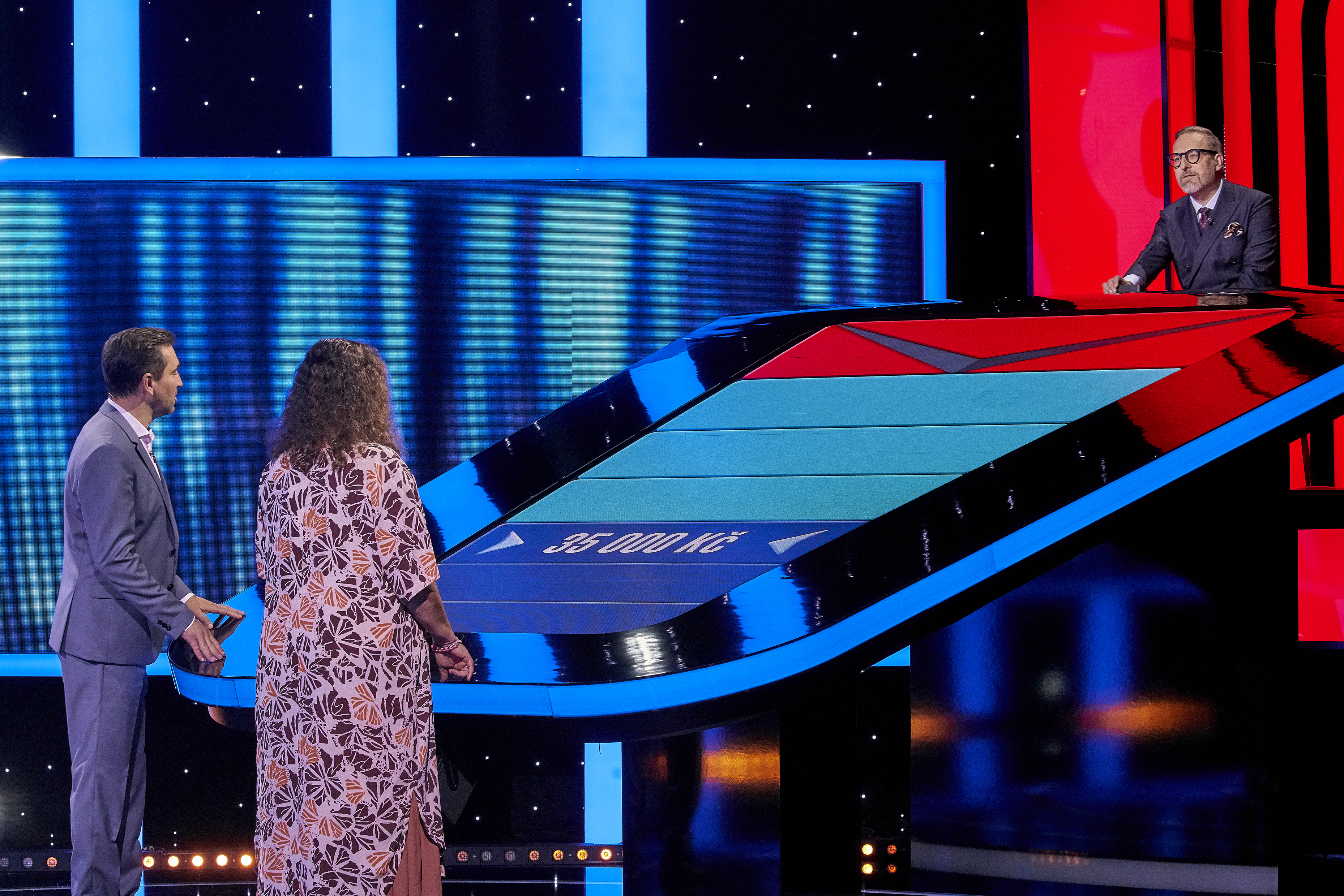 game show contestants and host 2