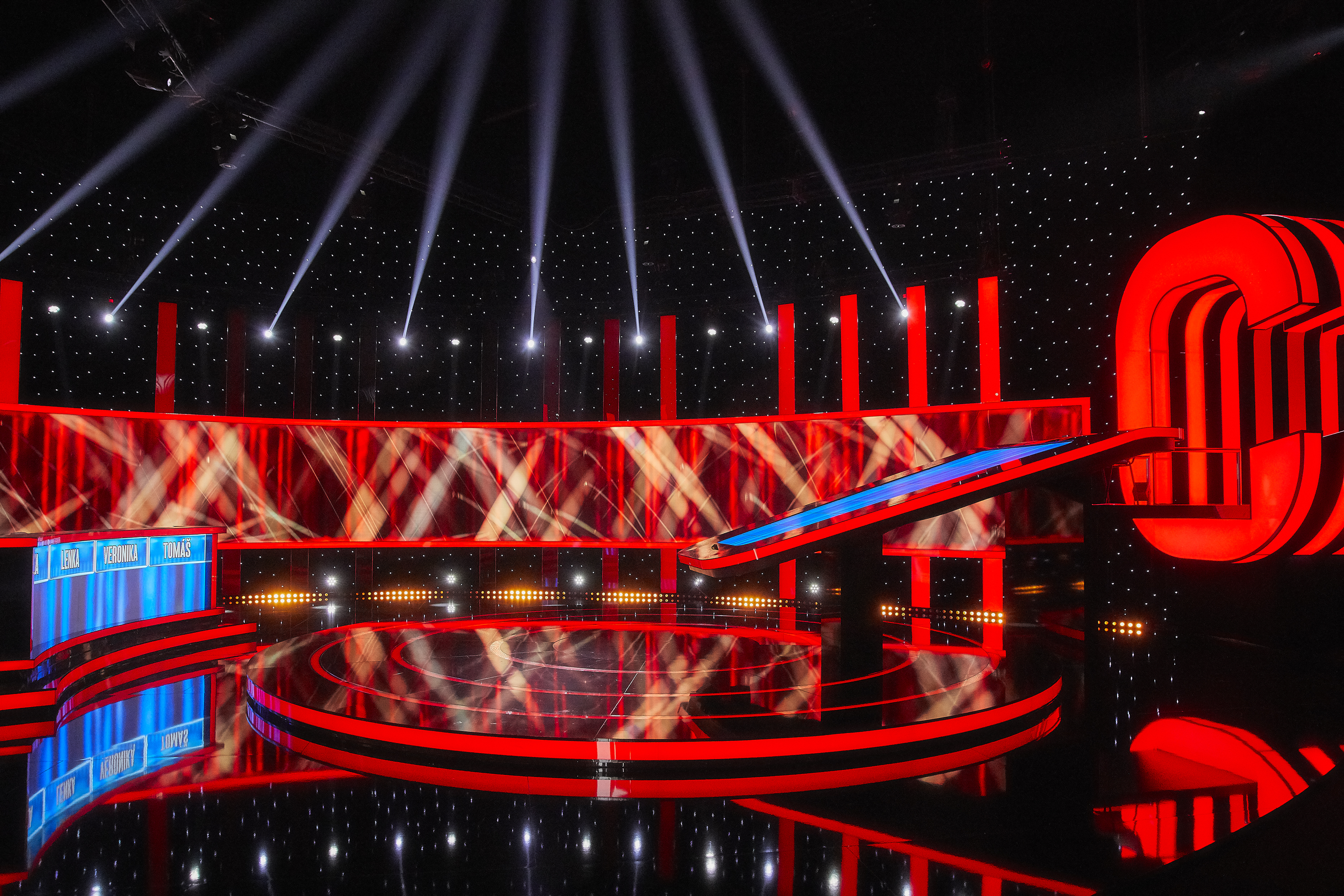 red and blue stage lights