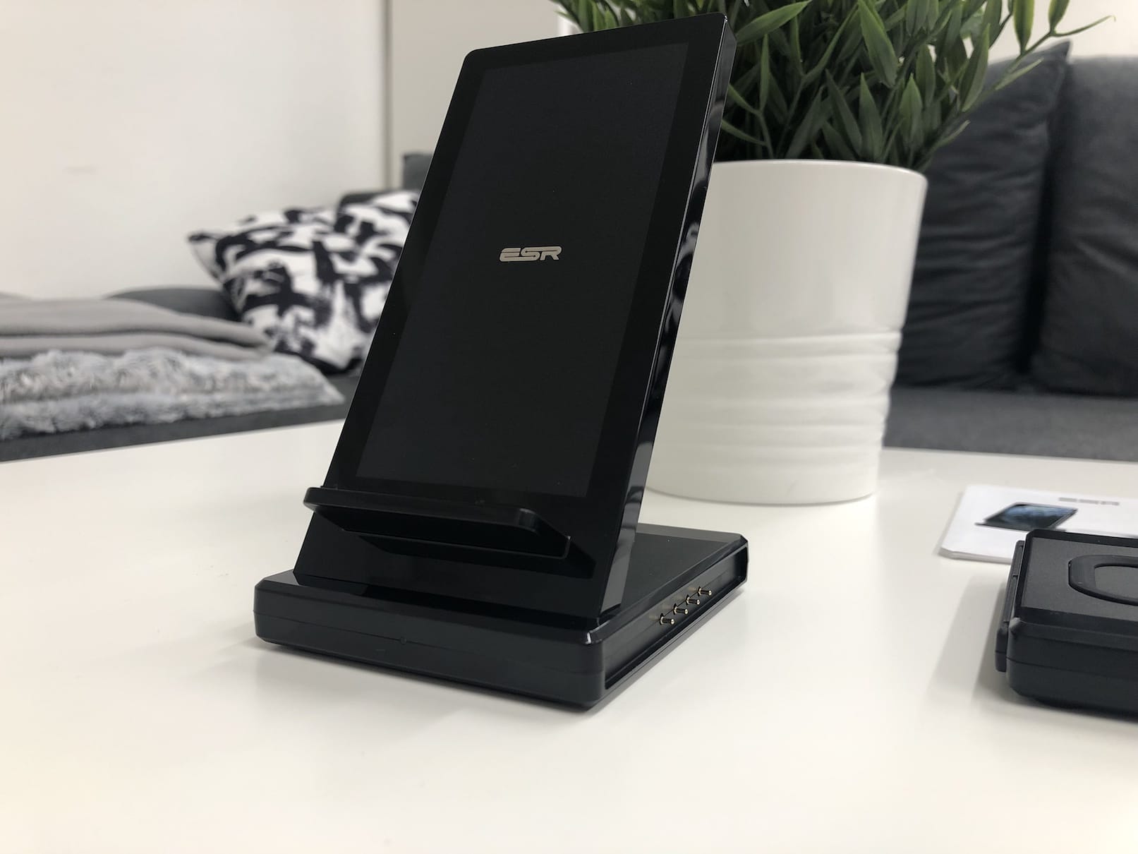 ESR 3in1 Wireless Station 12 ESR 3in1 Wireless Station
