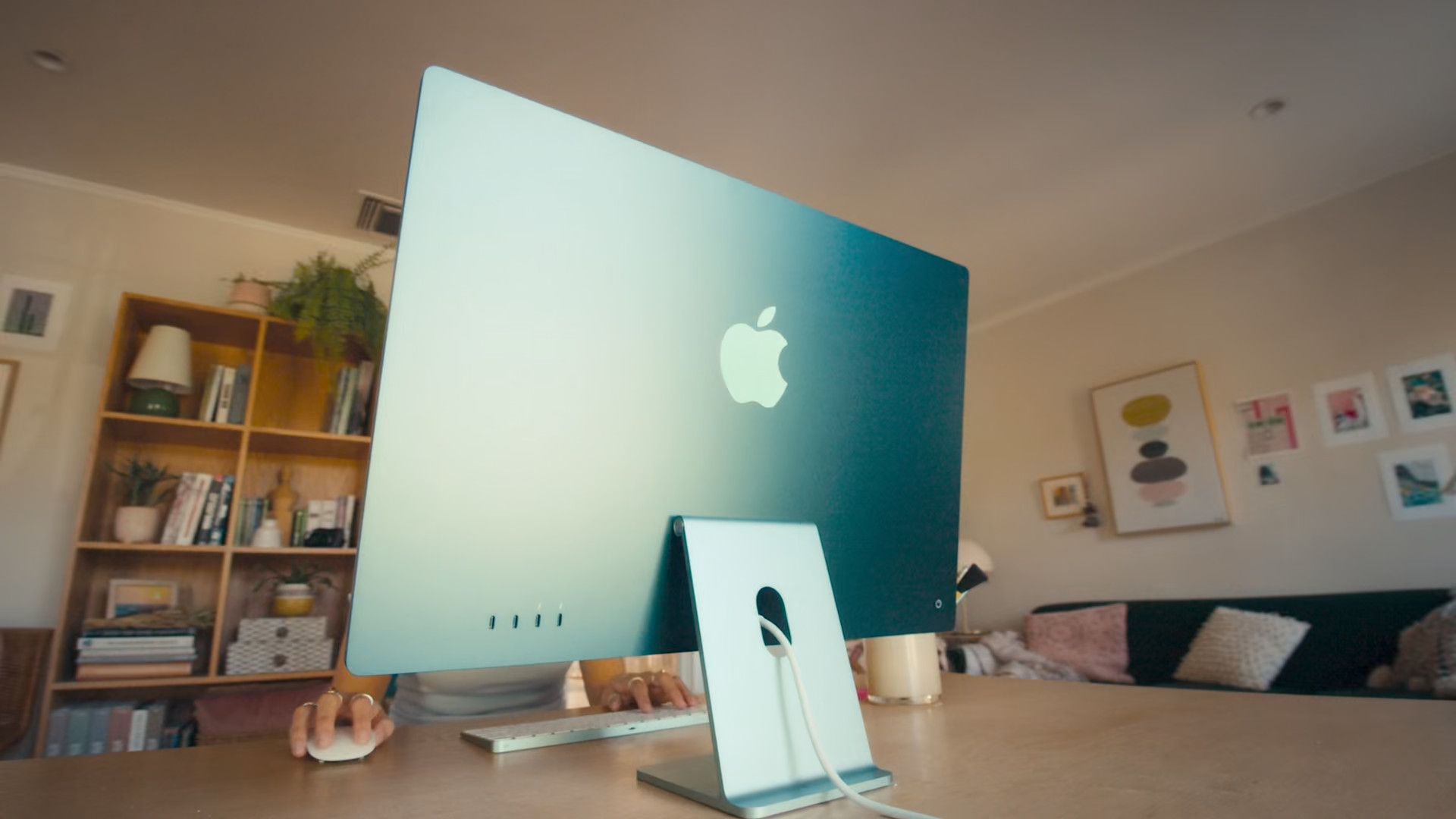 apple desktop in home office