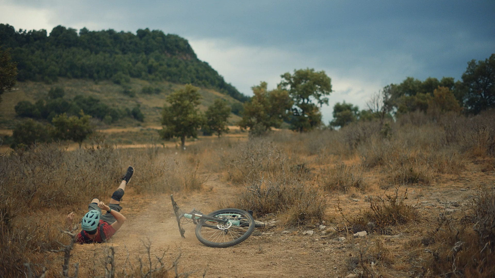 cyclist fall off road