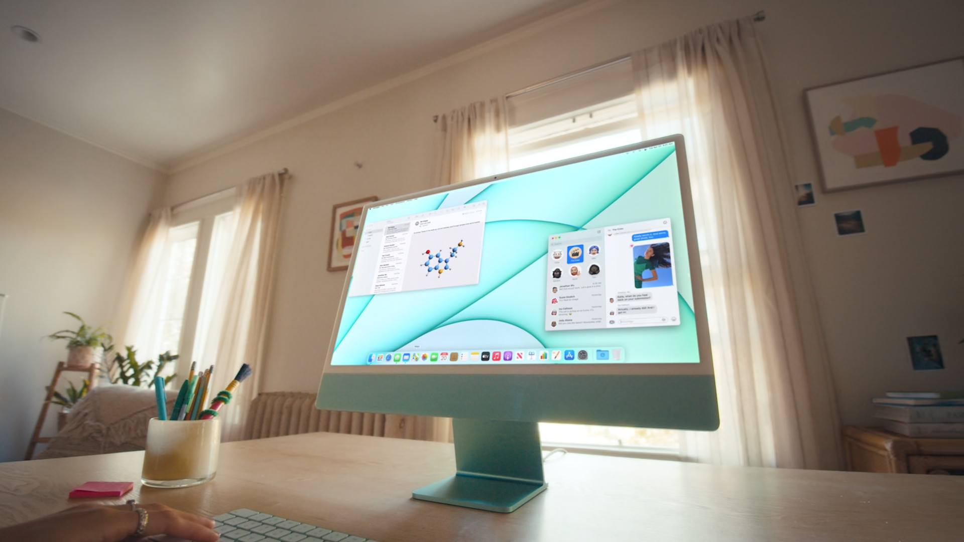 desktop monitor with apps