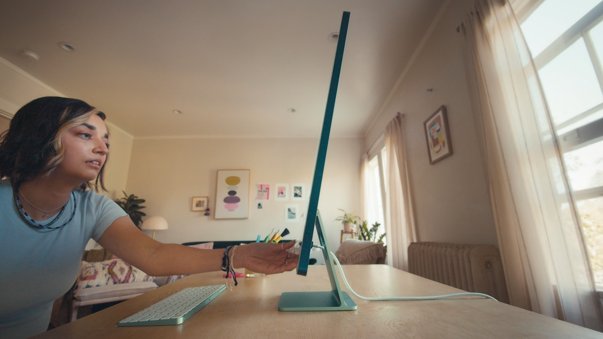 side view thin monitor 2