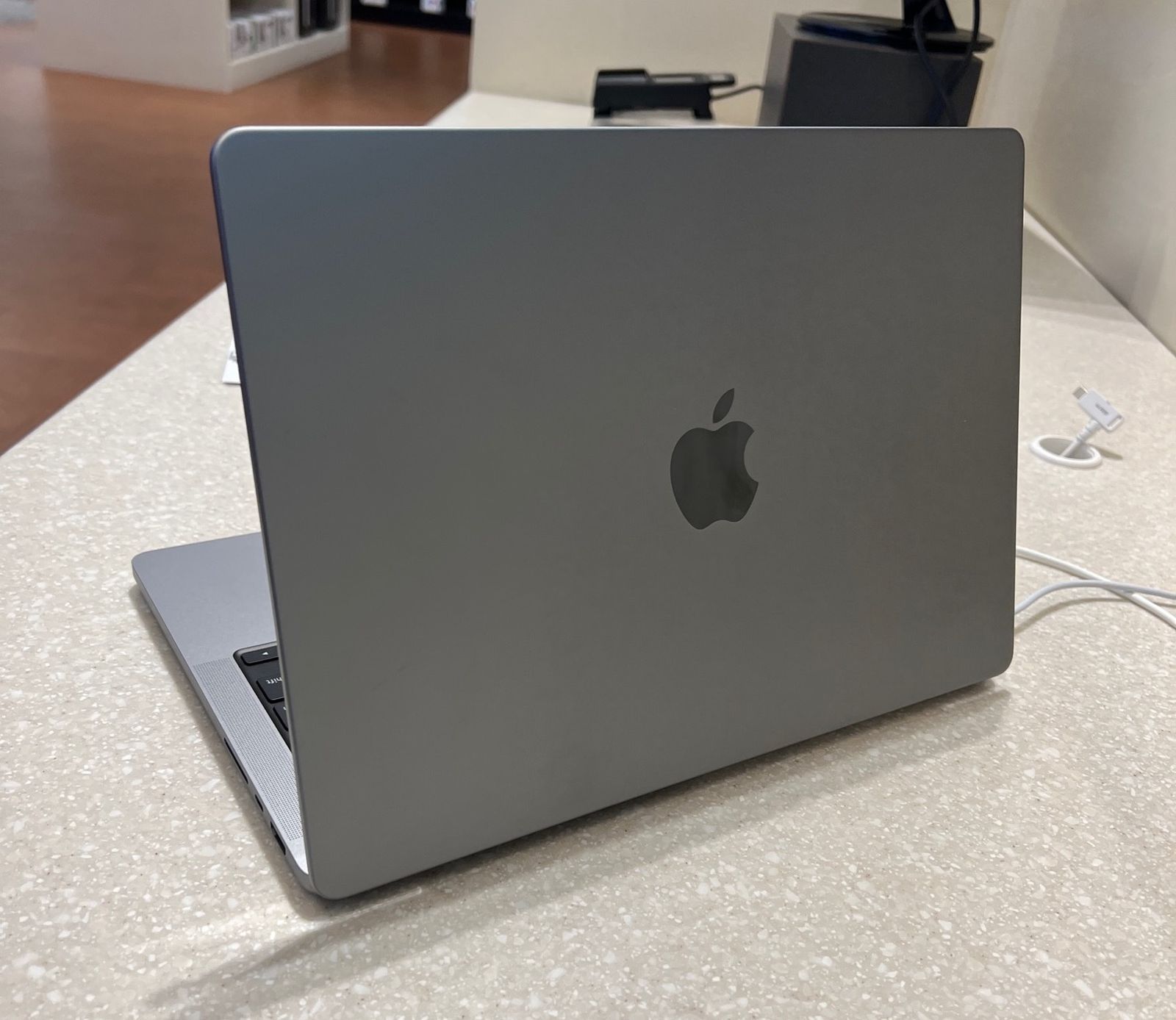 Macbook pro m3 москва. MACBOOK Pro 14 inch. Черный макбук. Макбук фото. MACBOOK Pro 14 фото.