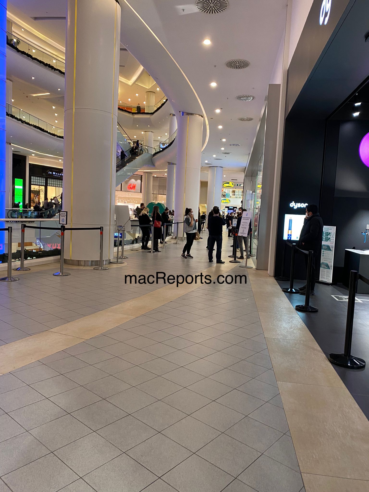 apple-store-4 MacReports