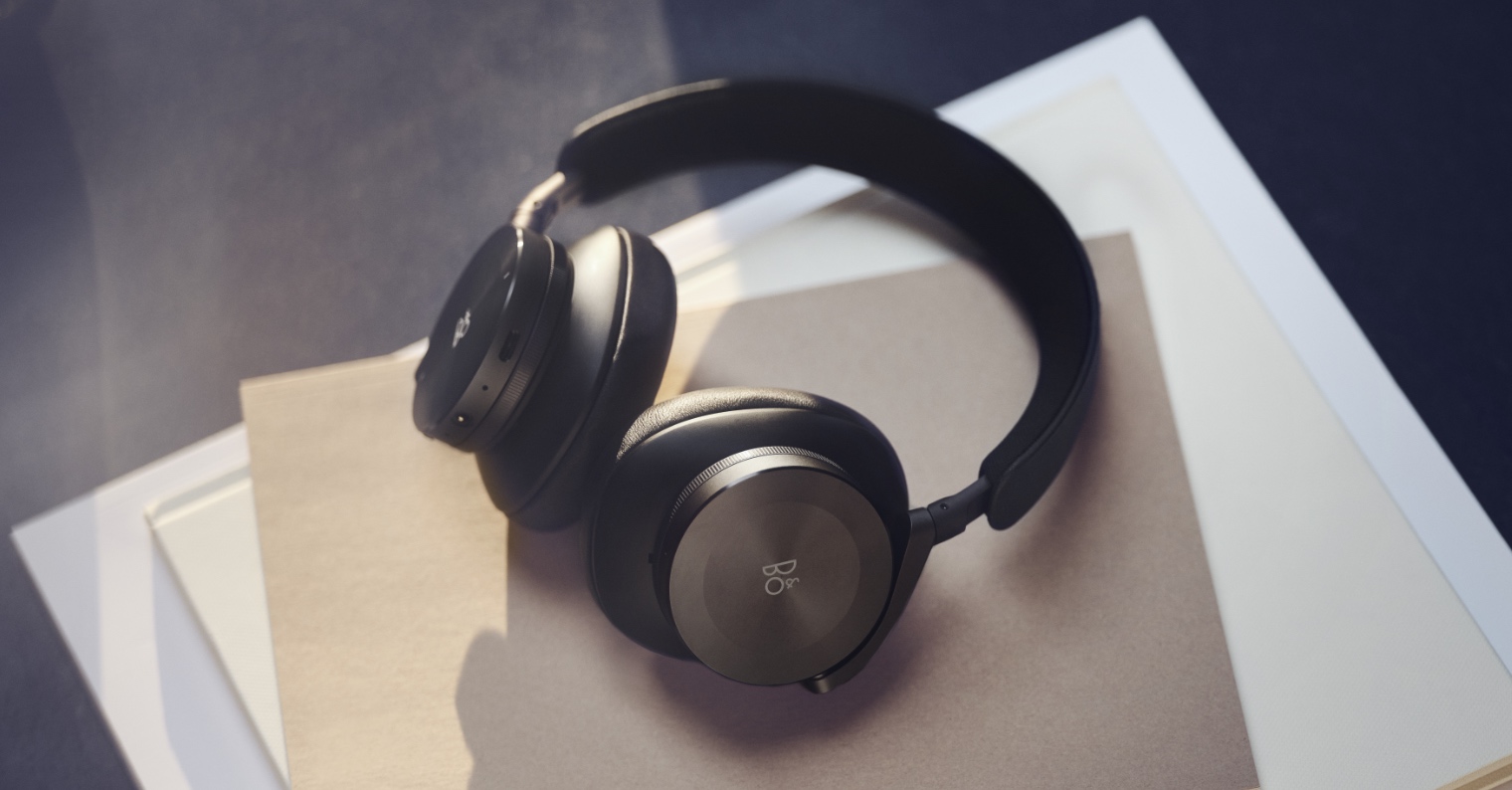 black headphones on table