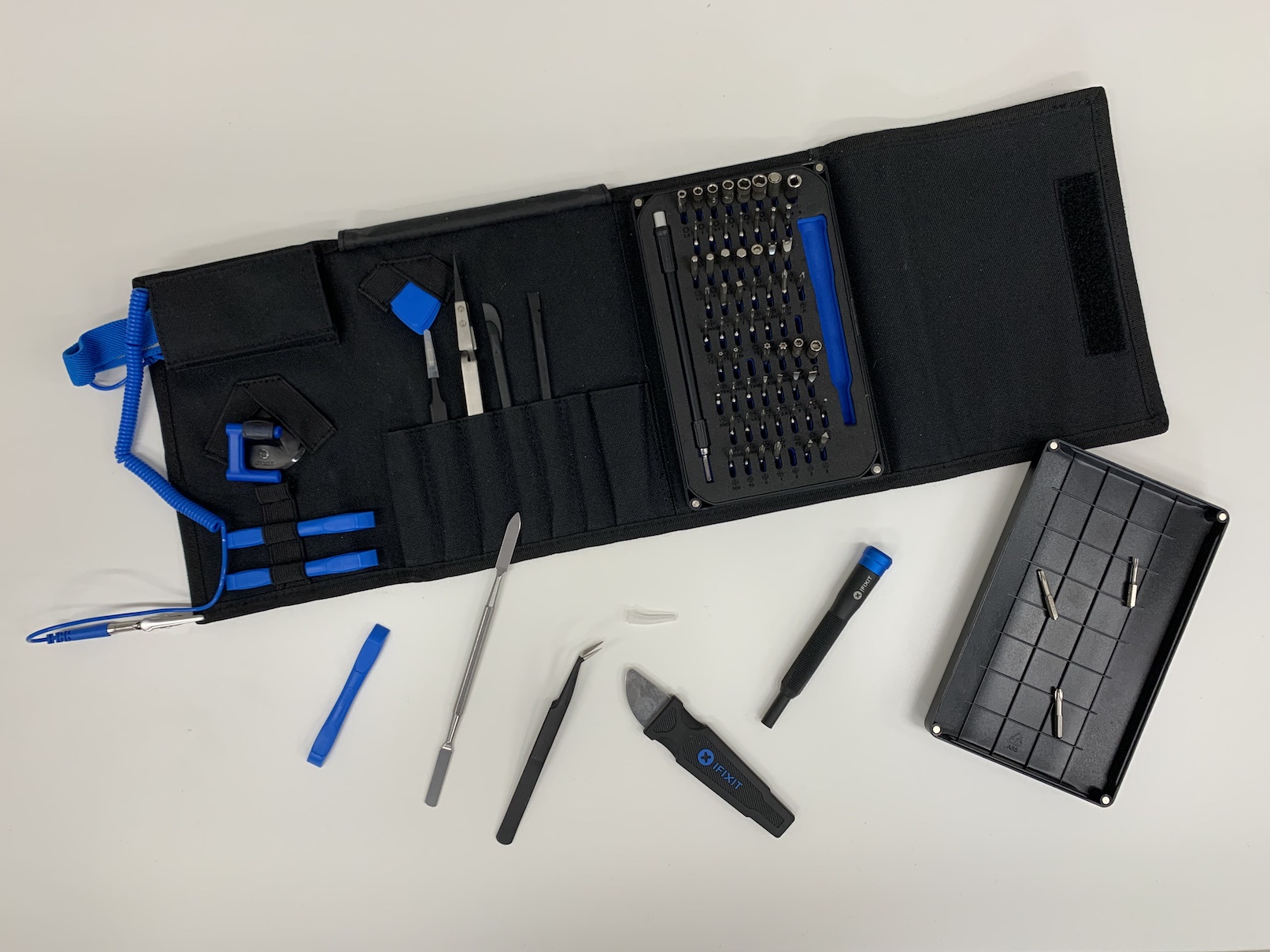 DATART začal prodávat skvělé opravárenské sady iFixit pro opravy elektroniky svépomocí
