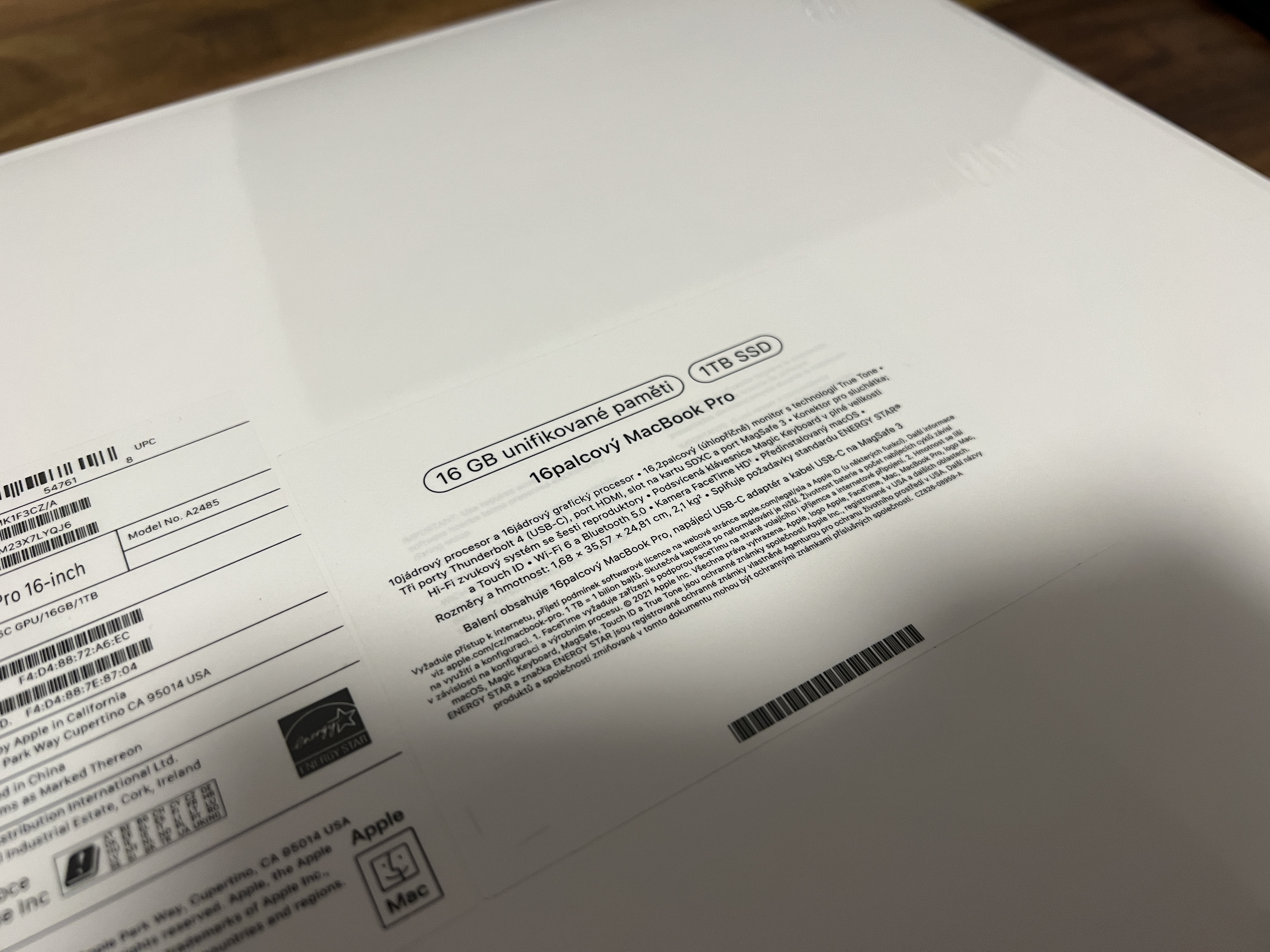macbook pro box label