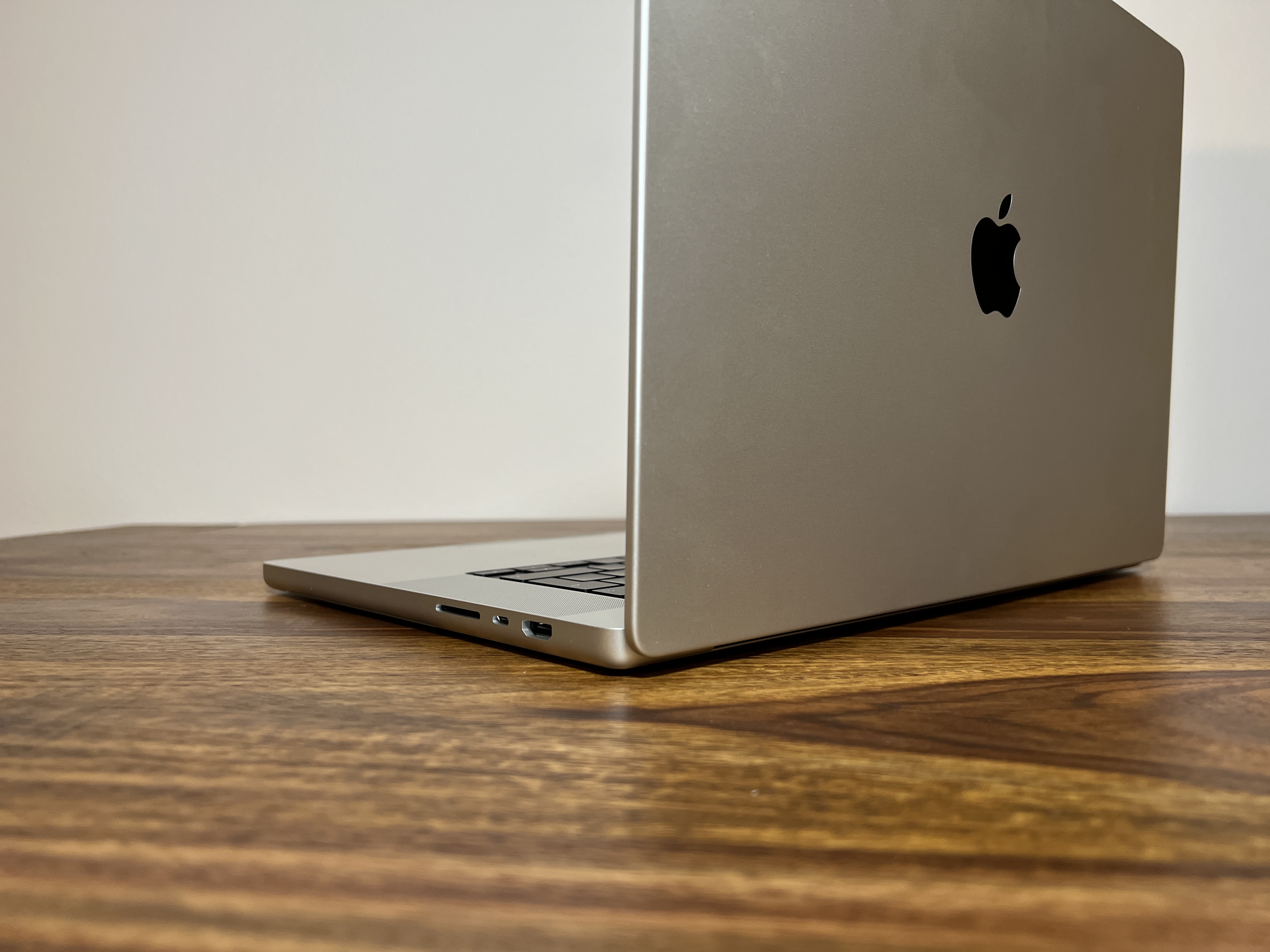 macbook side view on table