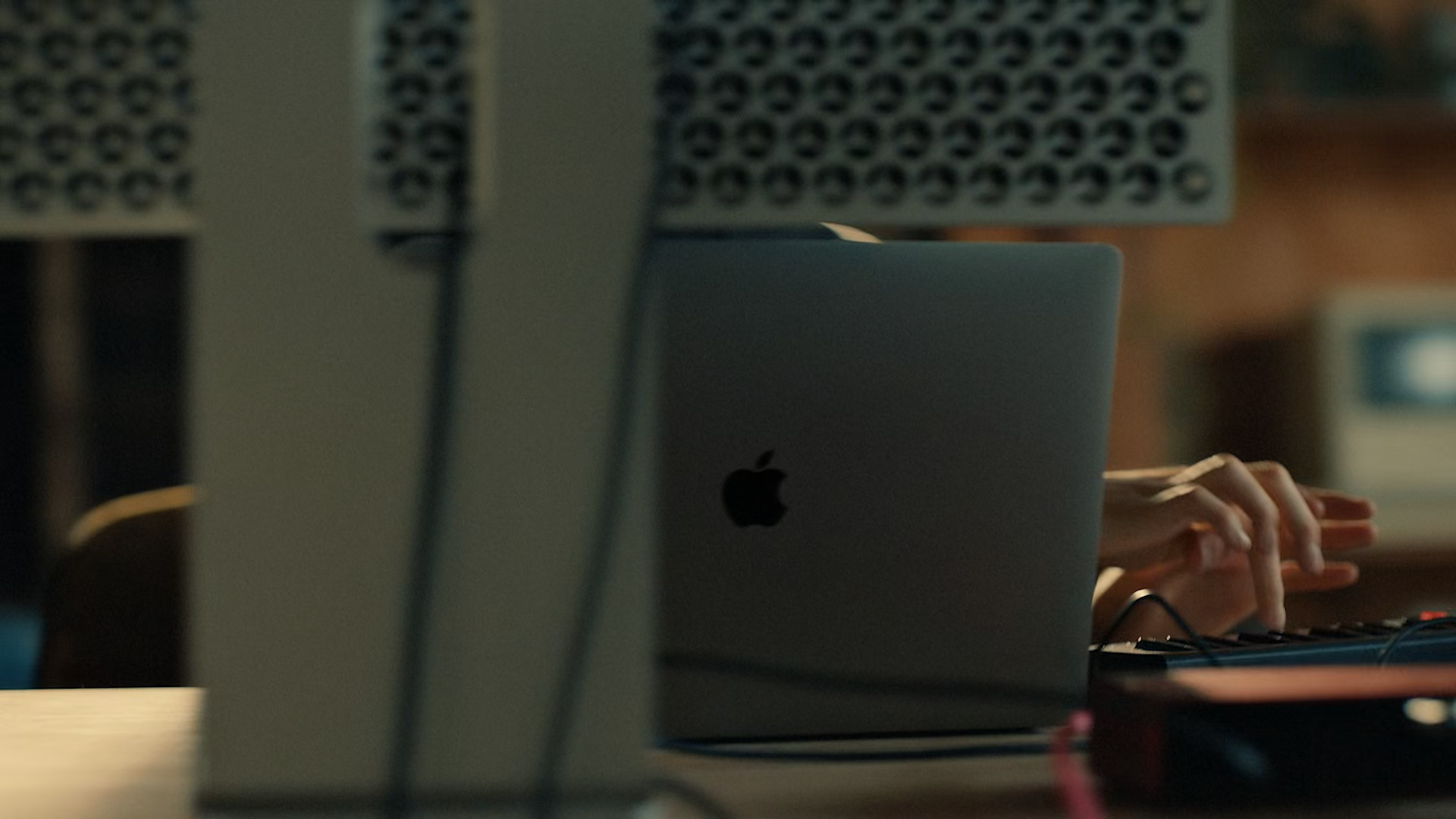 macbook behind speaker