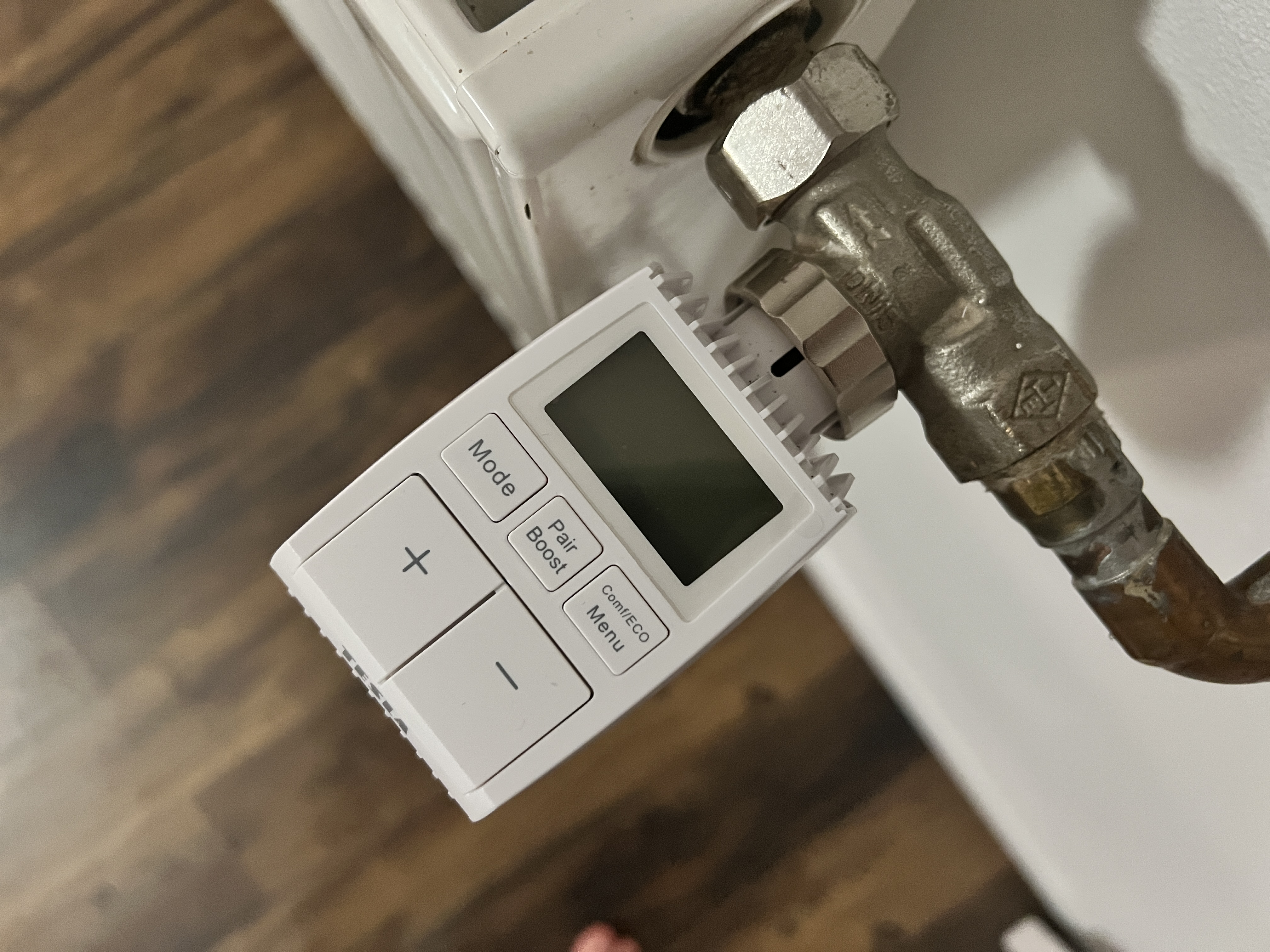 Tesla termostatická hlavice