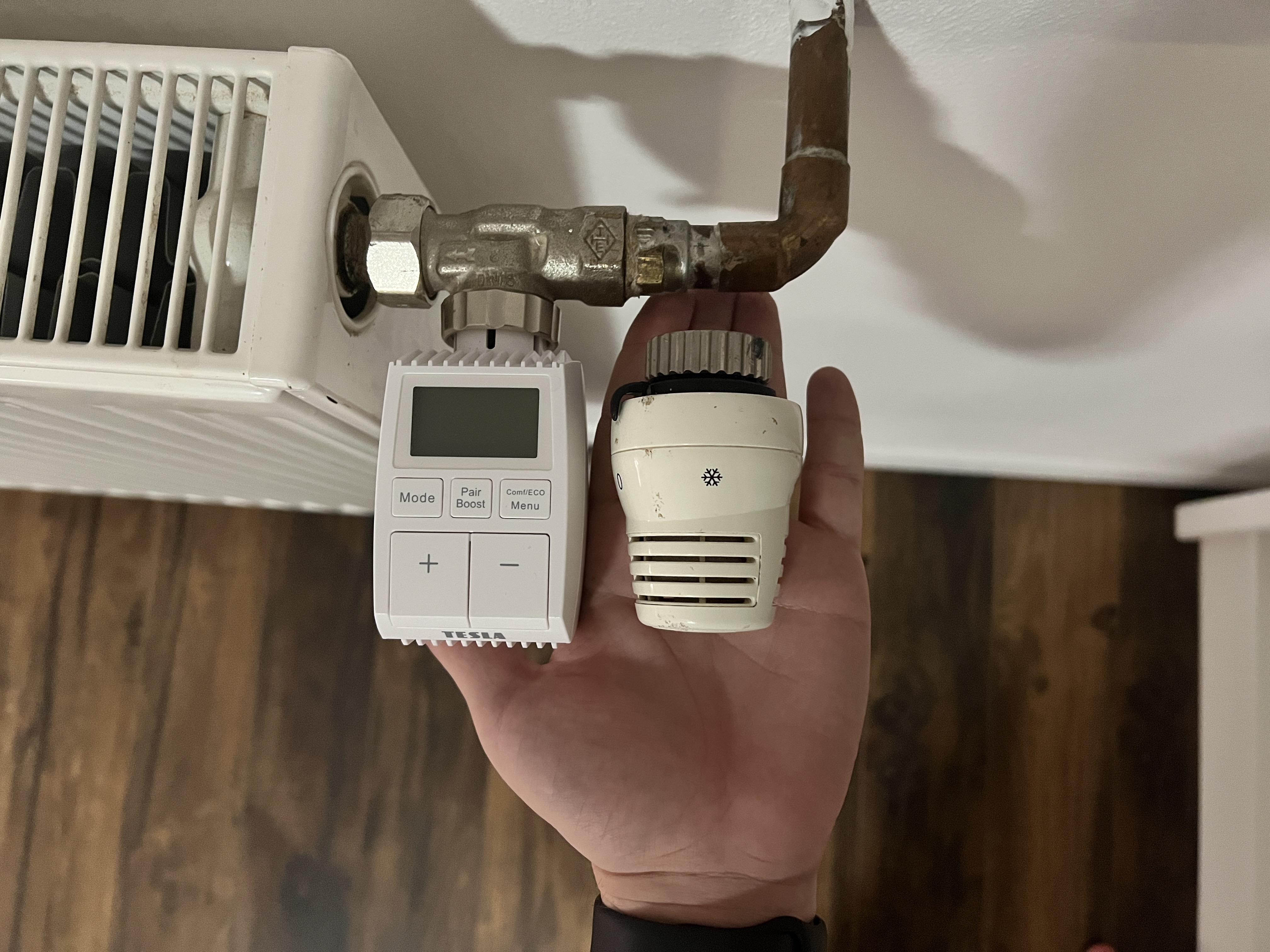 Tesla termostatická hlavice