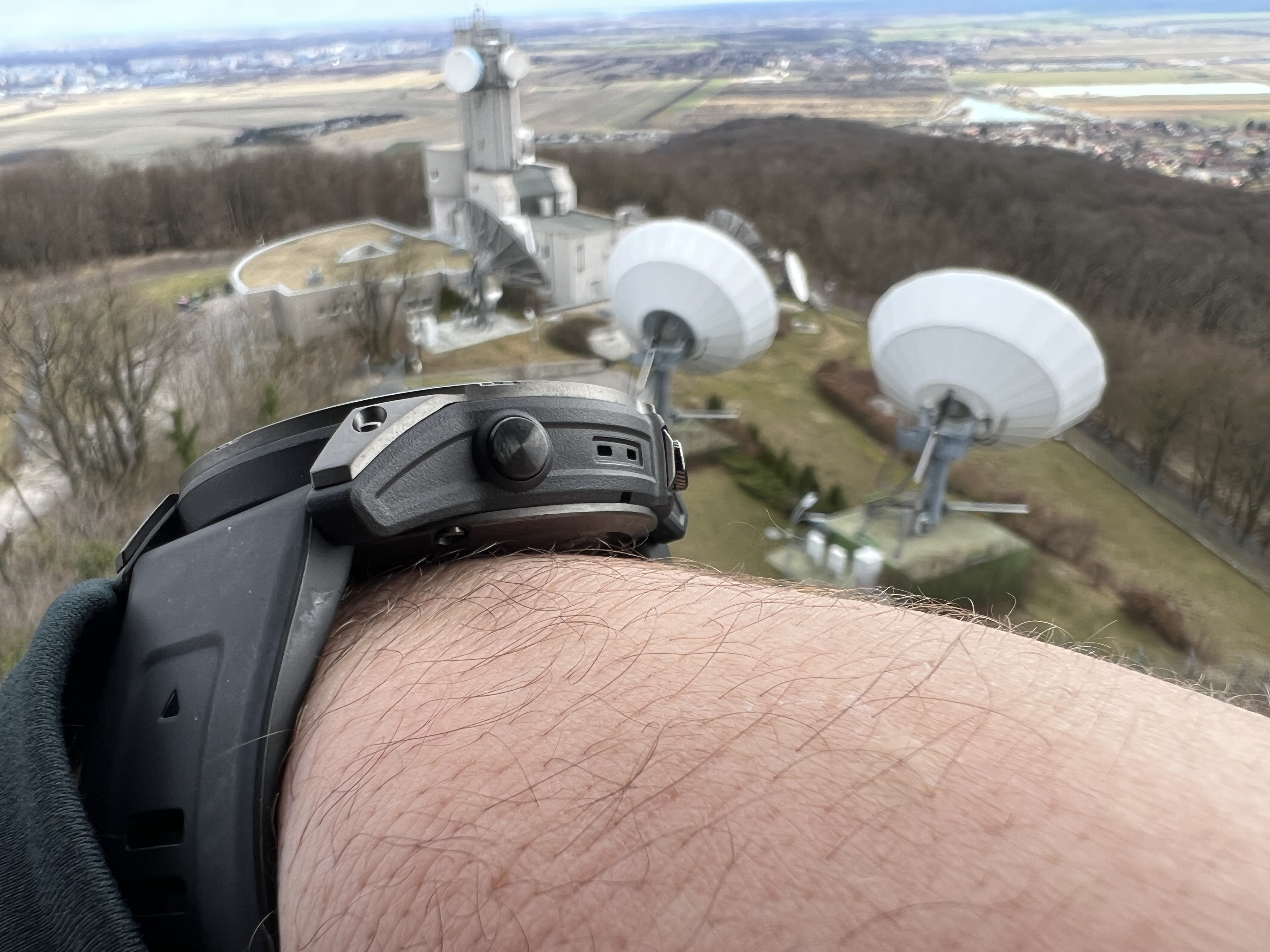 smartwatch satellite dishes