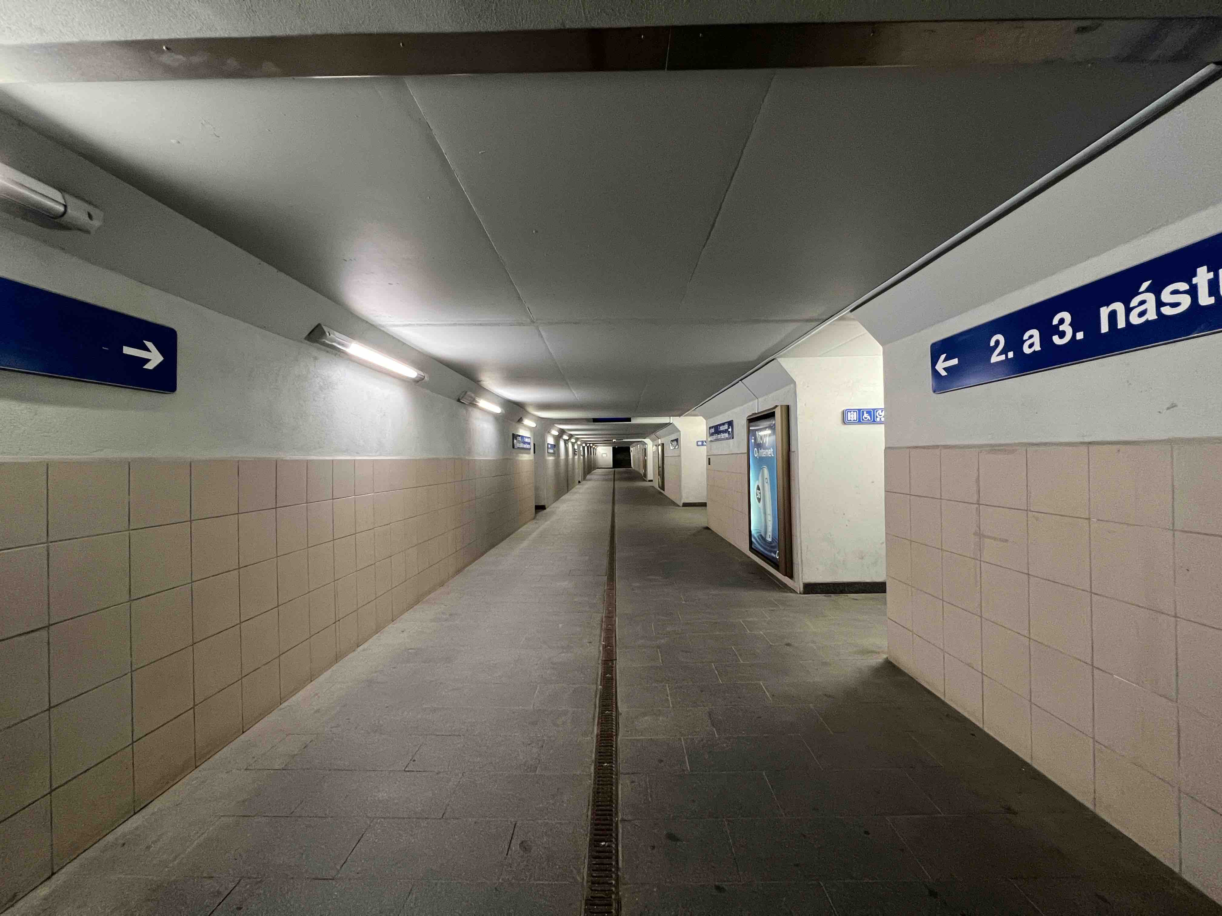underground passageway signs