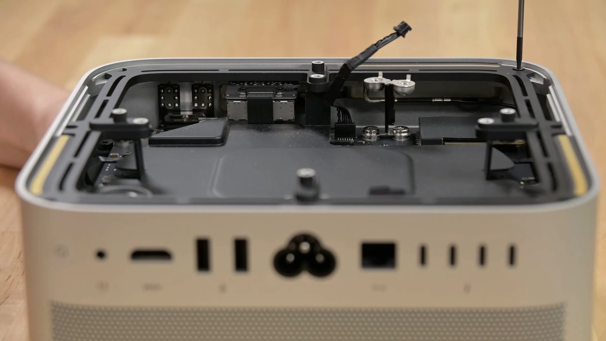 Mac-Studio-iFixit-teardown.jpg Mac-Studio-iFixit-teardown.jpg