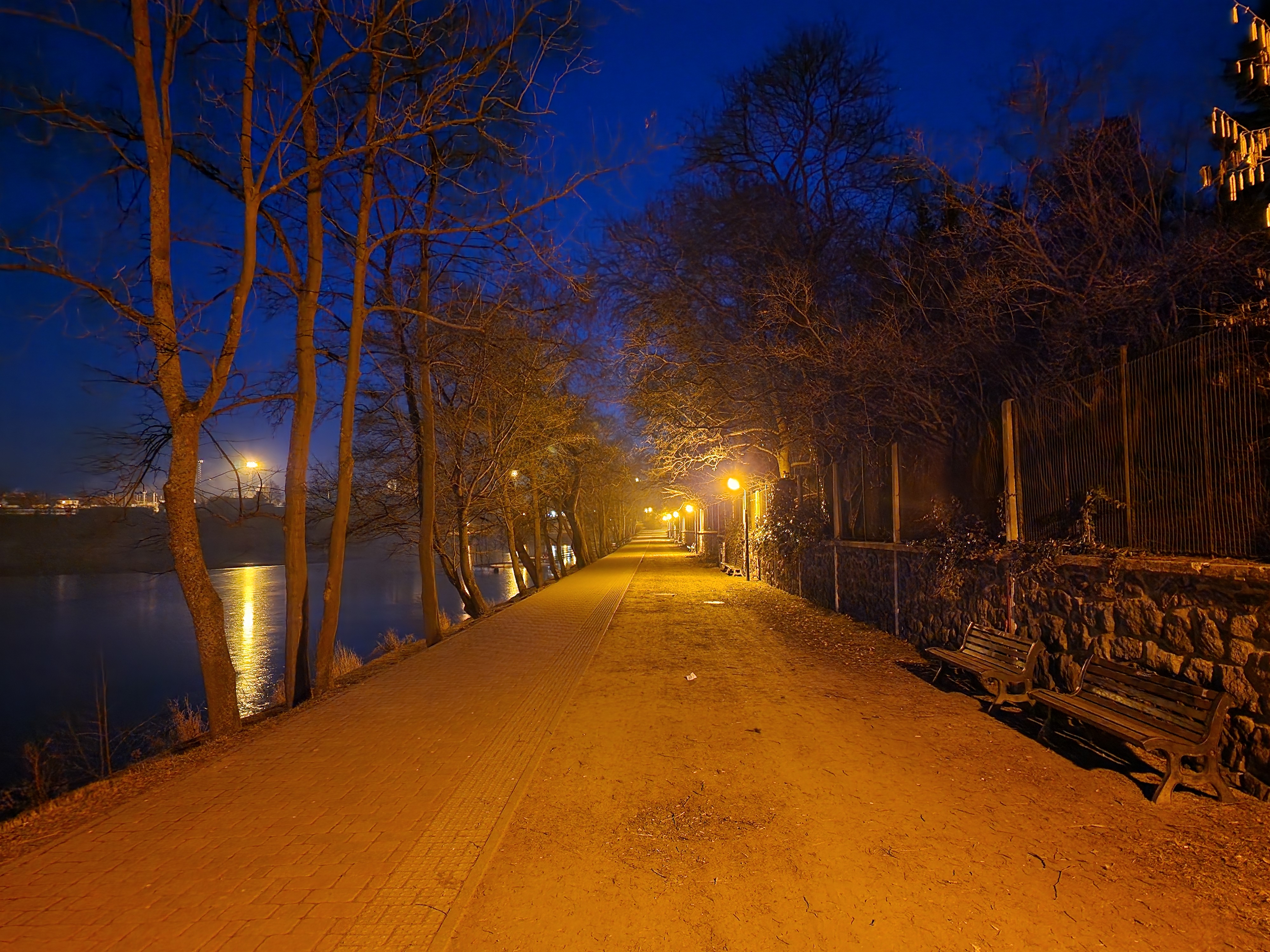 pathway lights evening