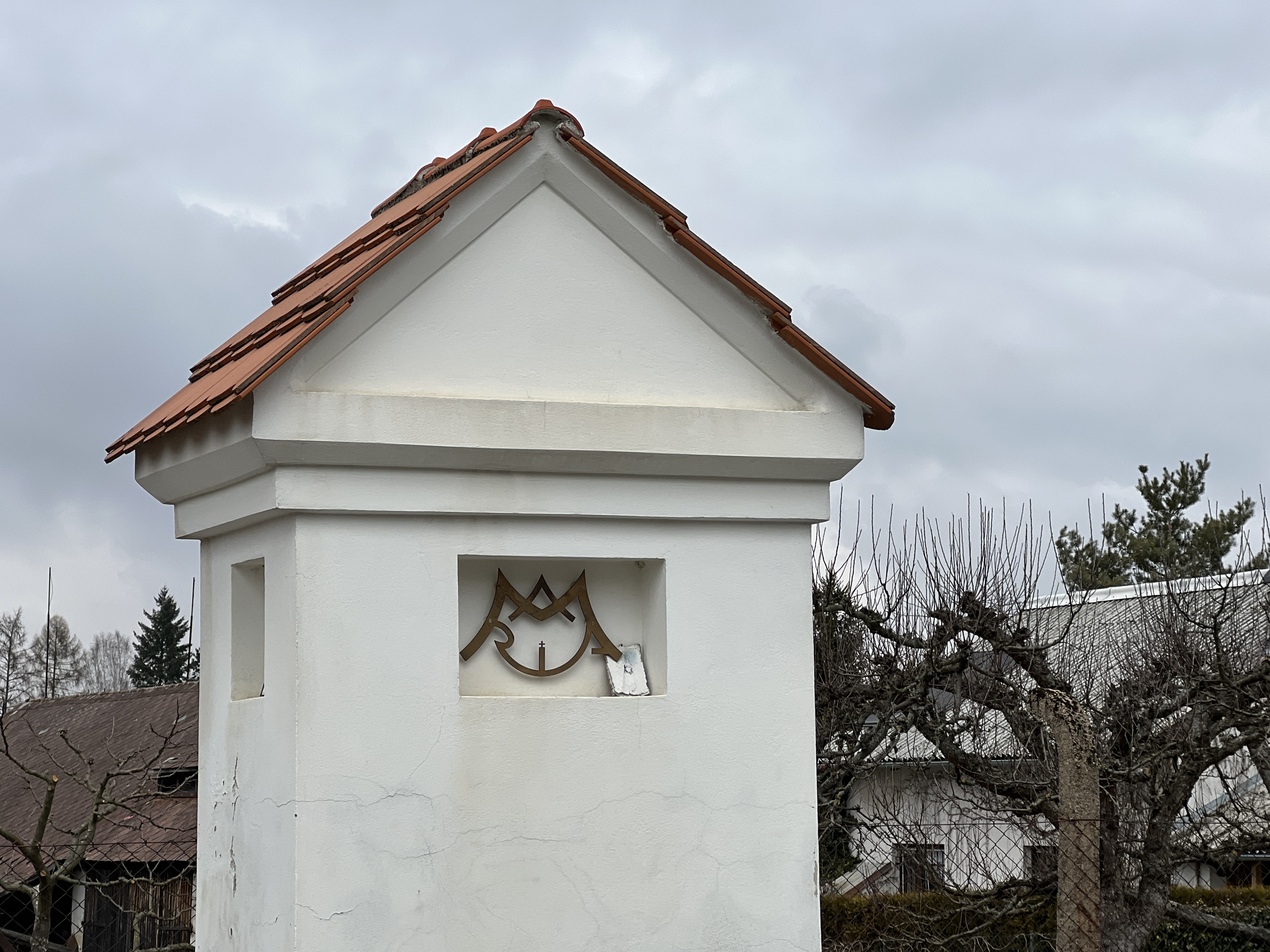 white structure red roof
