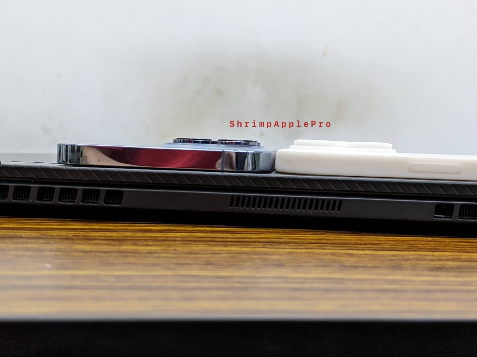 Podívejte se na porovnání dokonalé repliky iPhonu 14 Pro Max s iPhonem