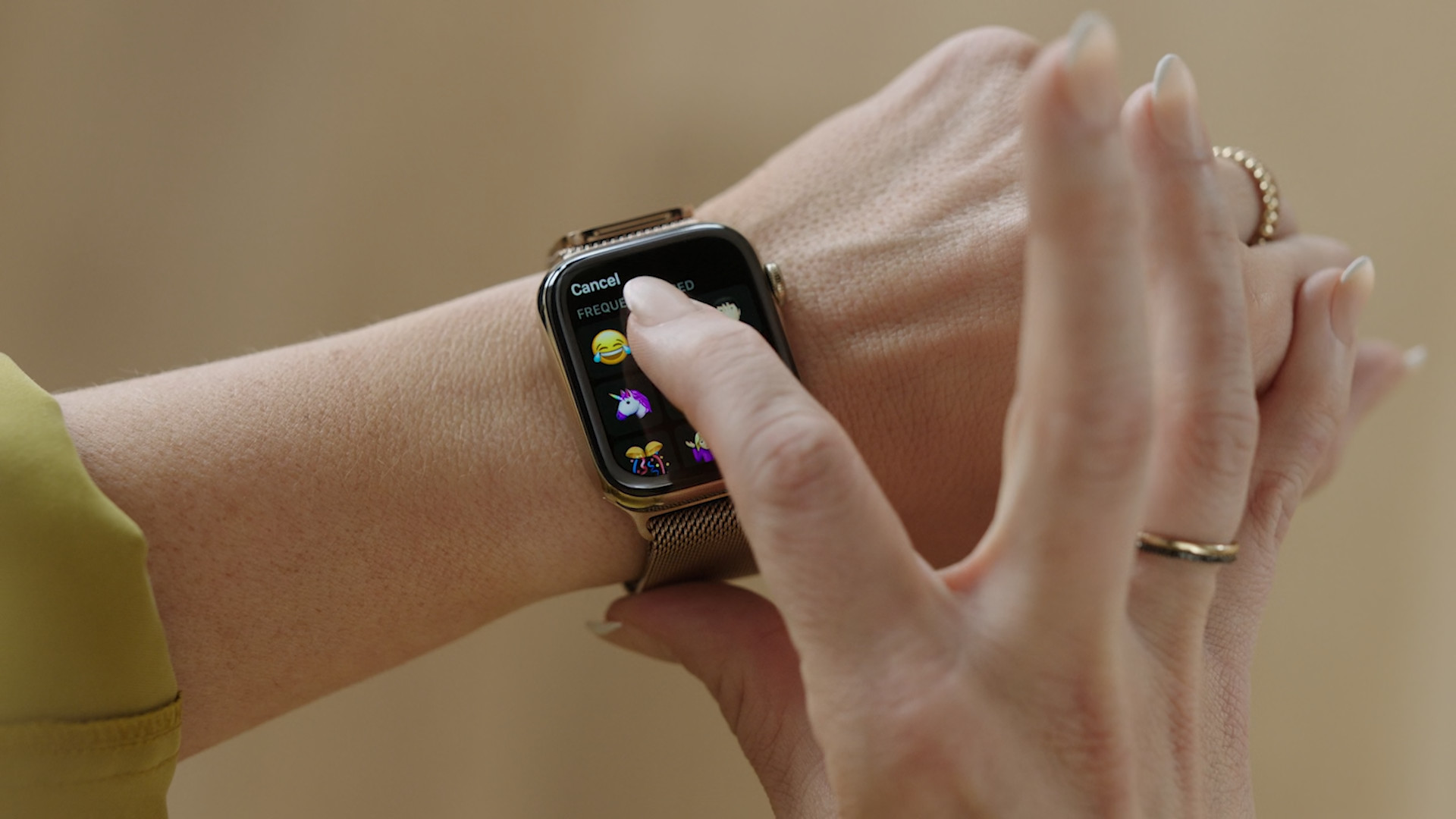 smartwatch emoji choosing