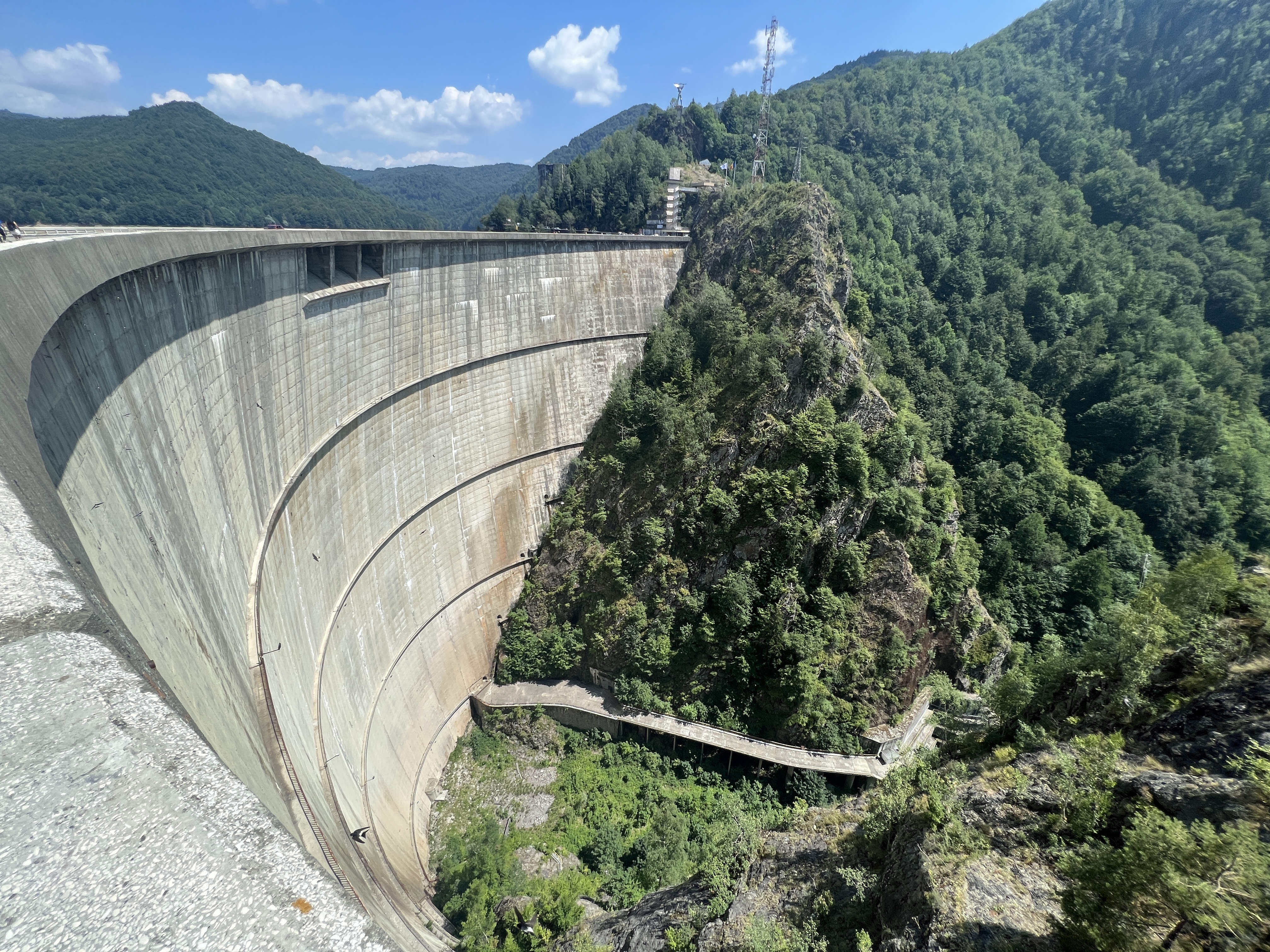 dam wall mountain view