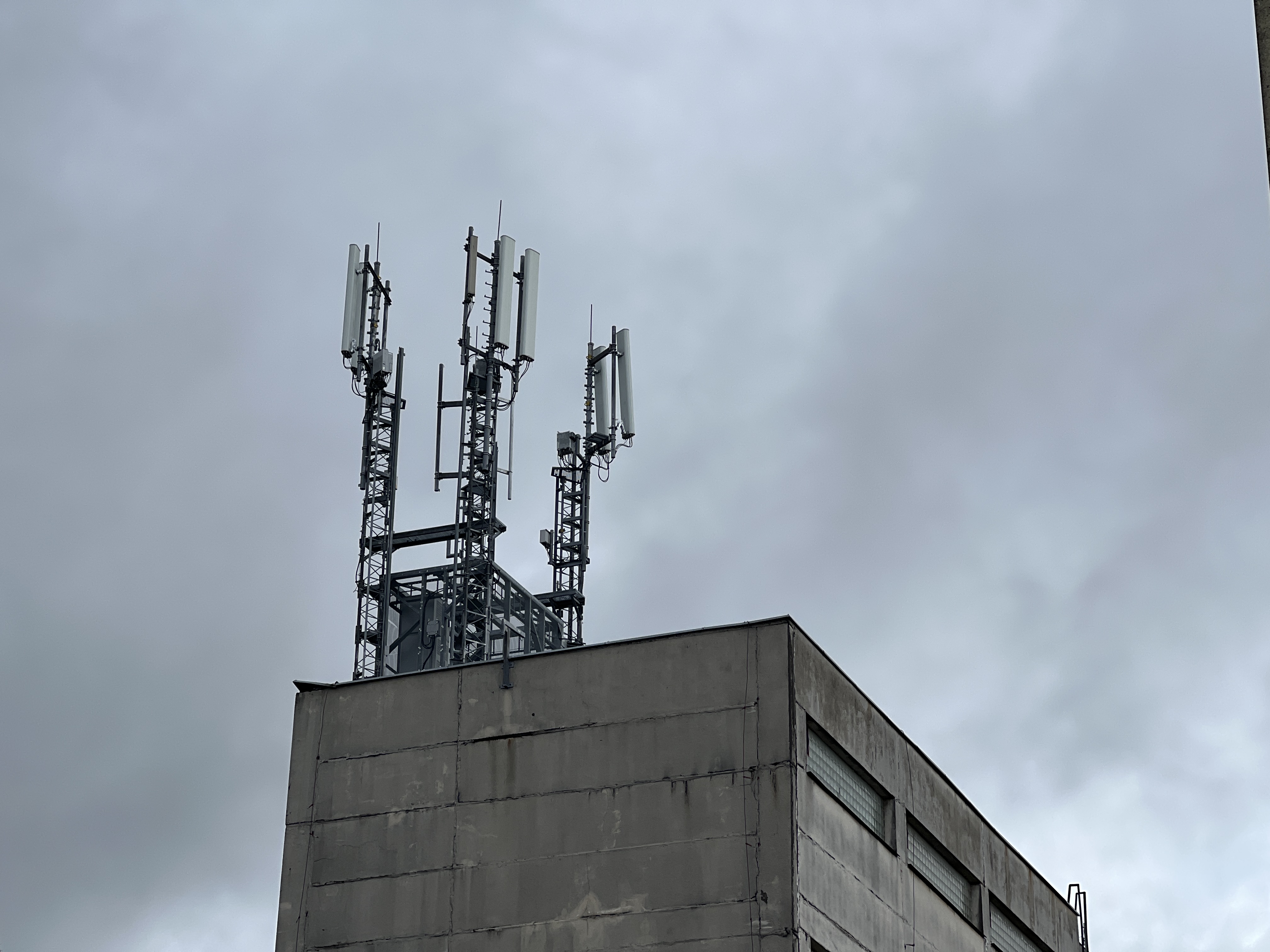 communication antennas on building