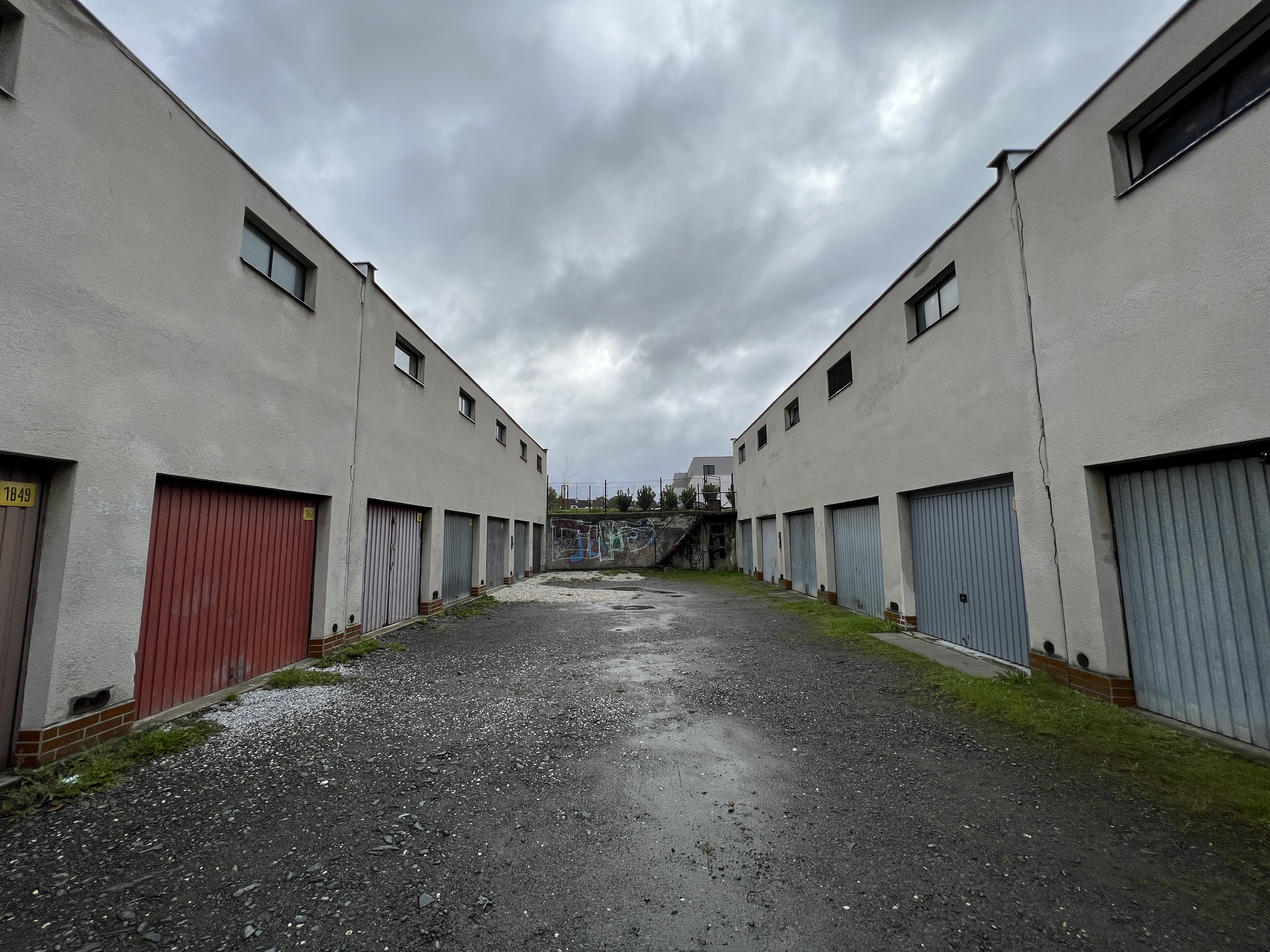 garage alleyway view