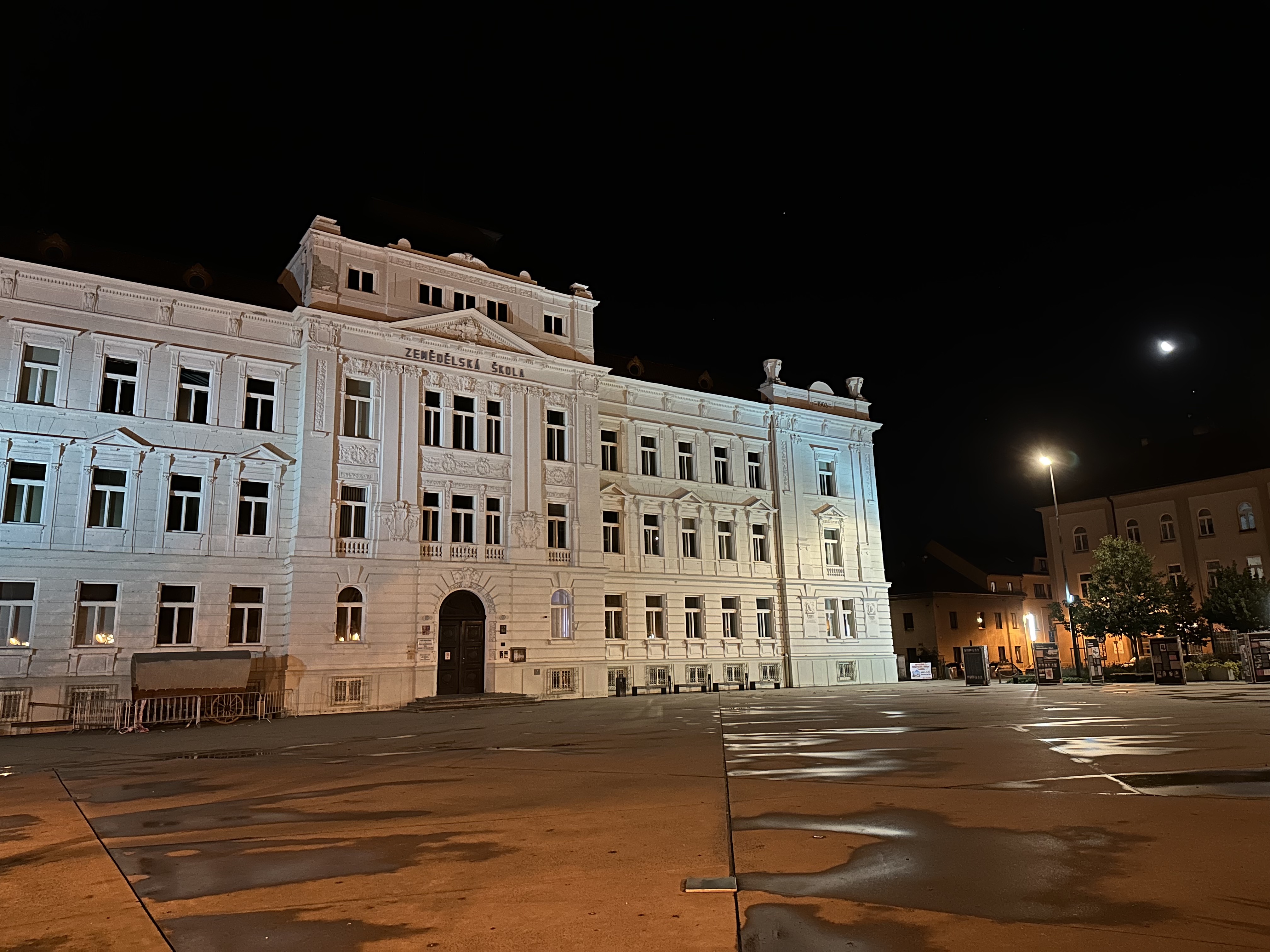 grand building night view