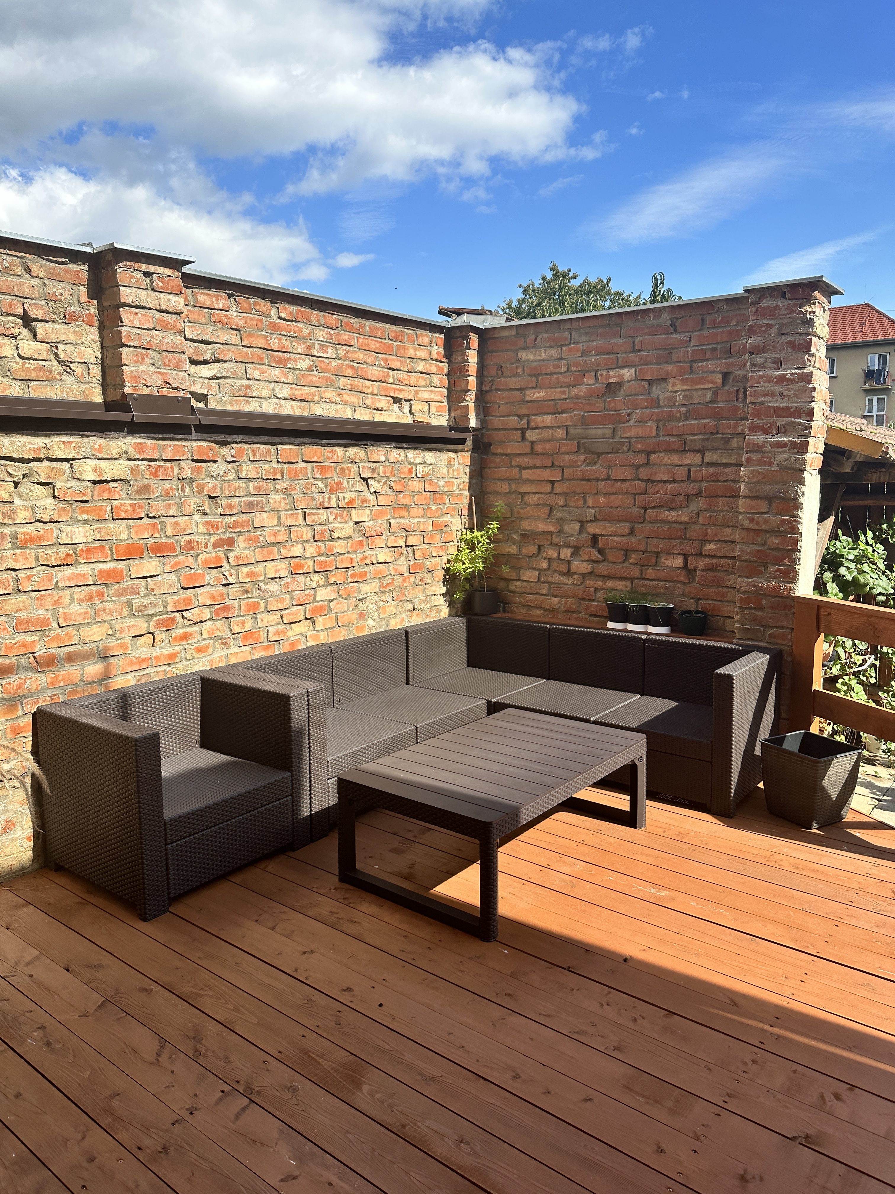 outdoor patio with brick wall