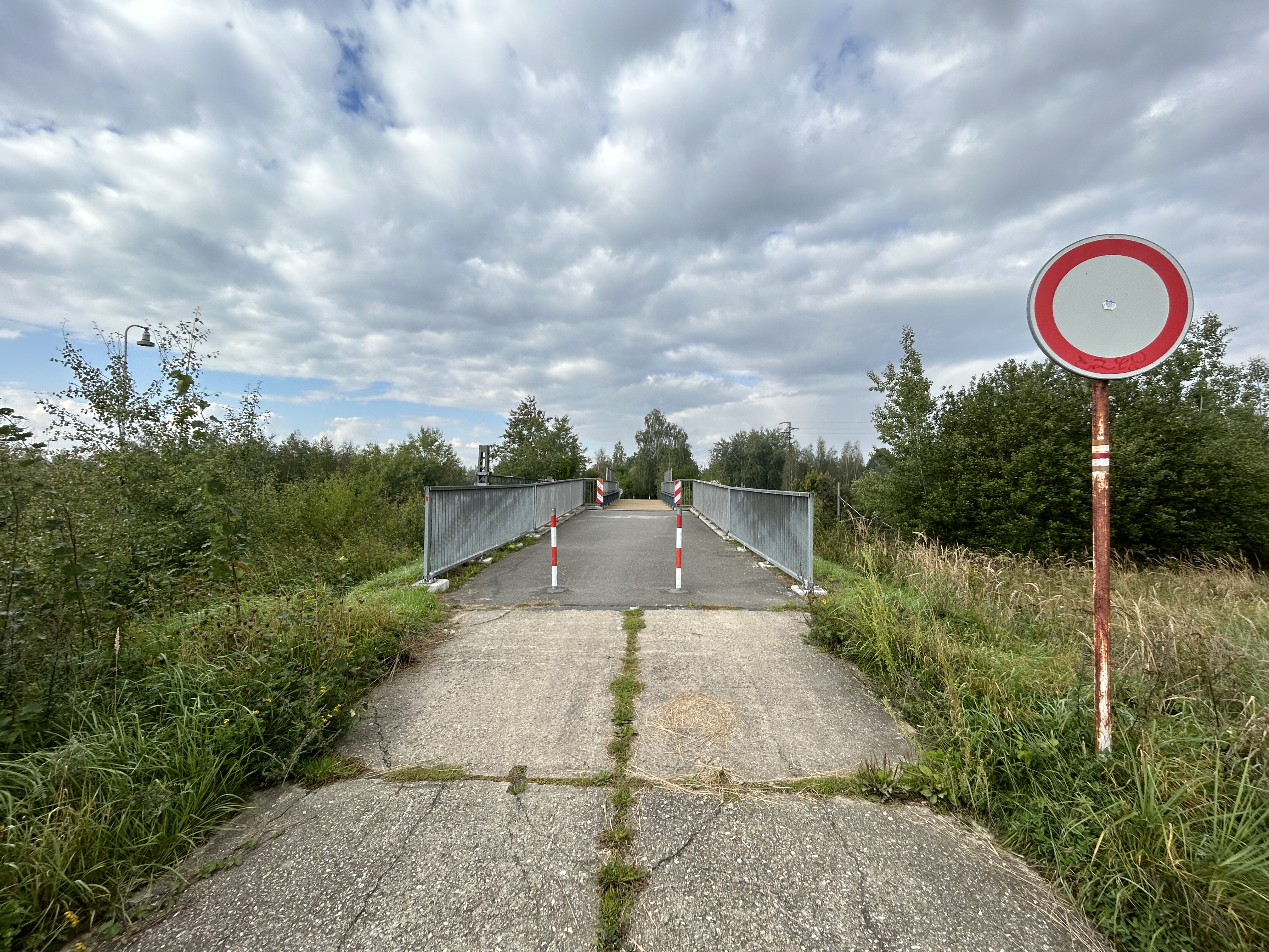 road with no entry sign