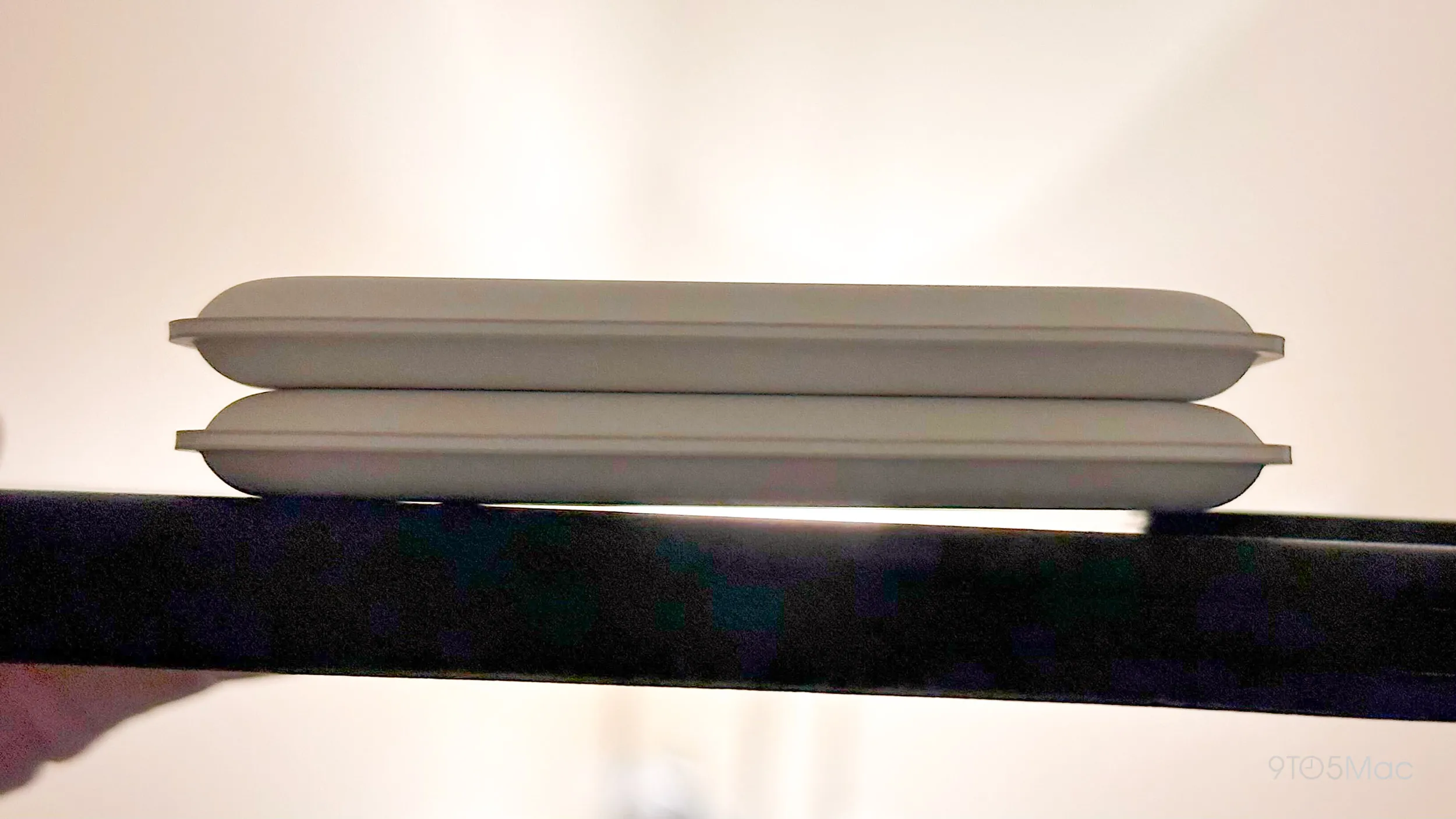 MagSafe Duo Charger iPhone 14 Pro 1.jpg