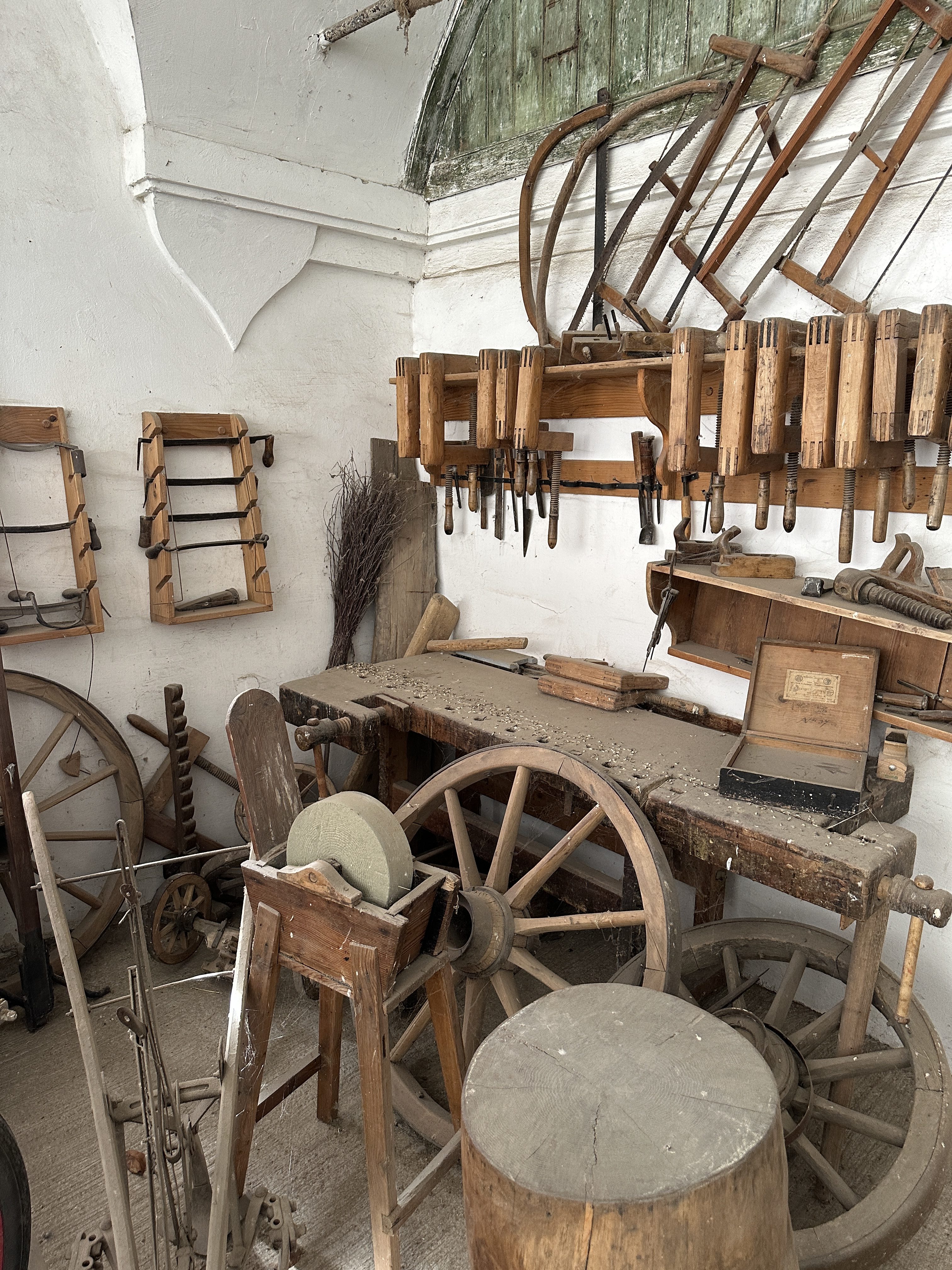 traditional woodworking tools