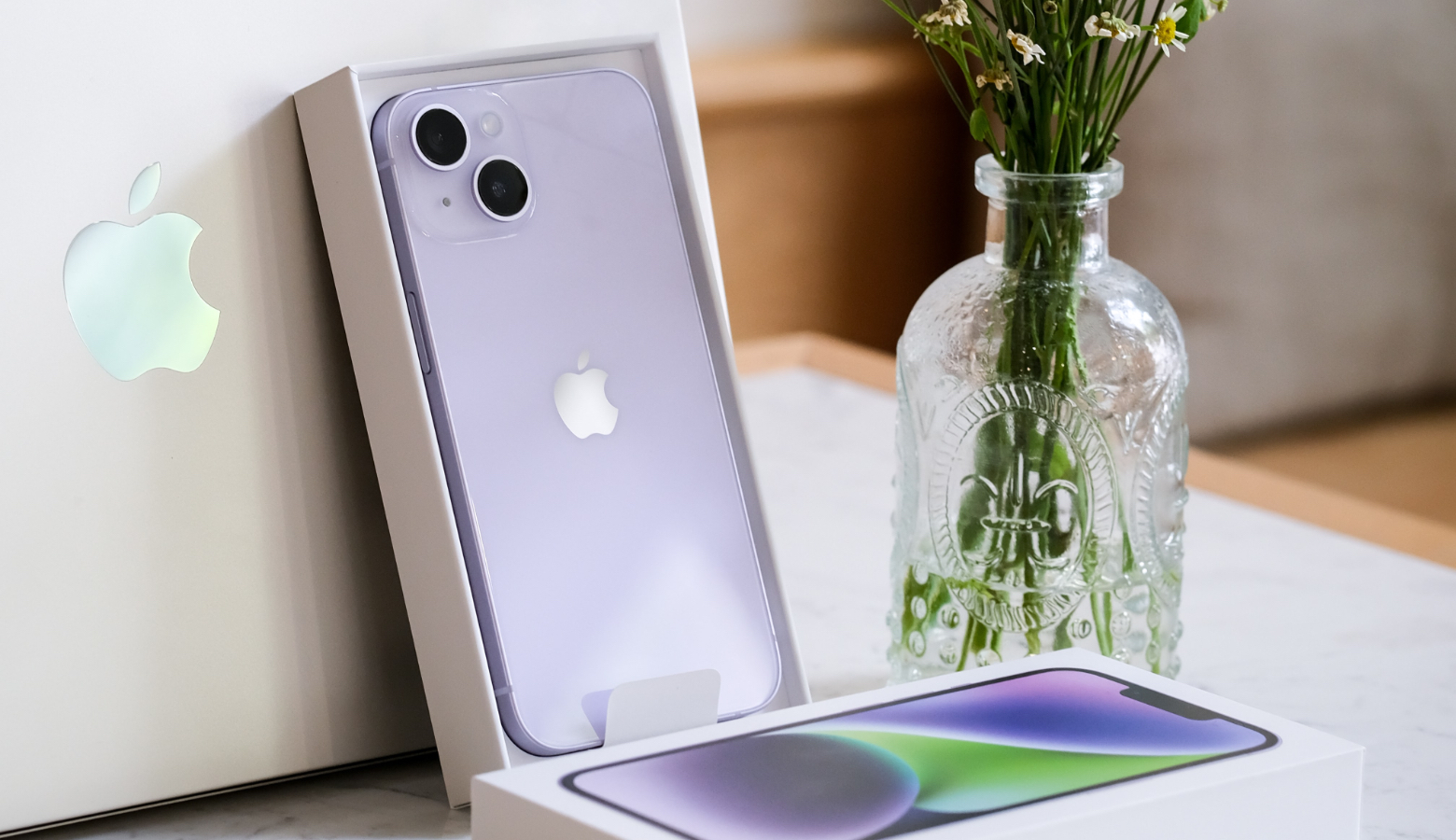 iphone box vase macbook