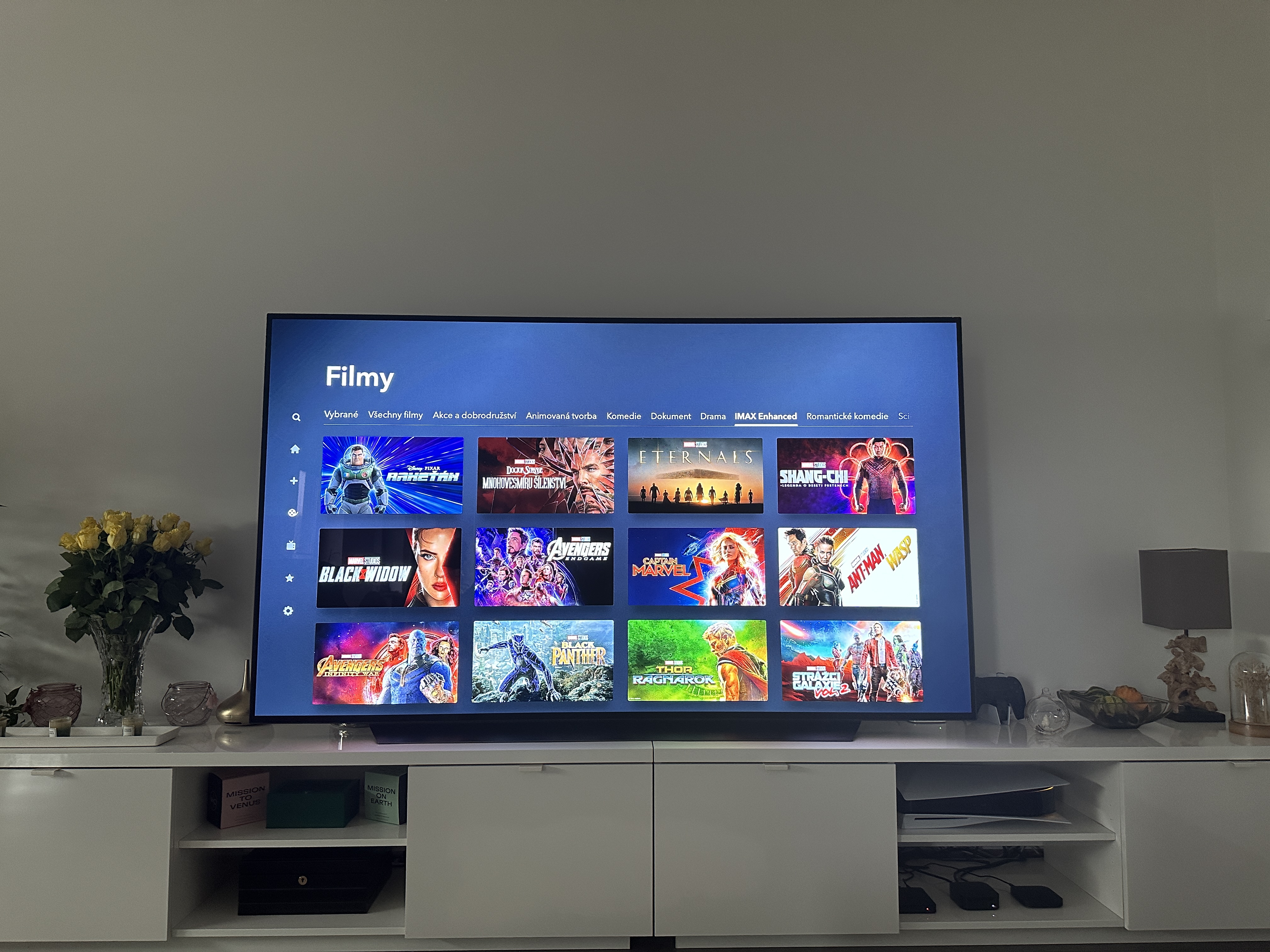 smart tv movie selection screen