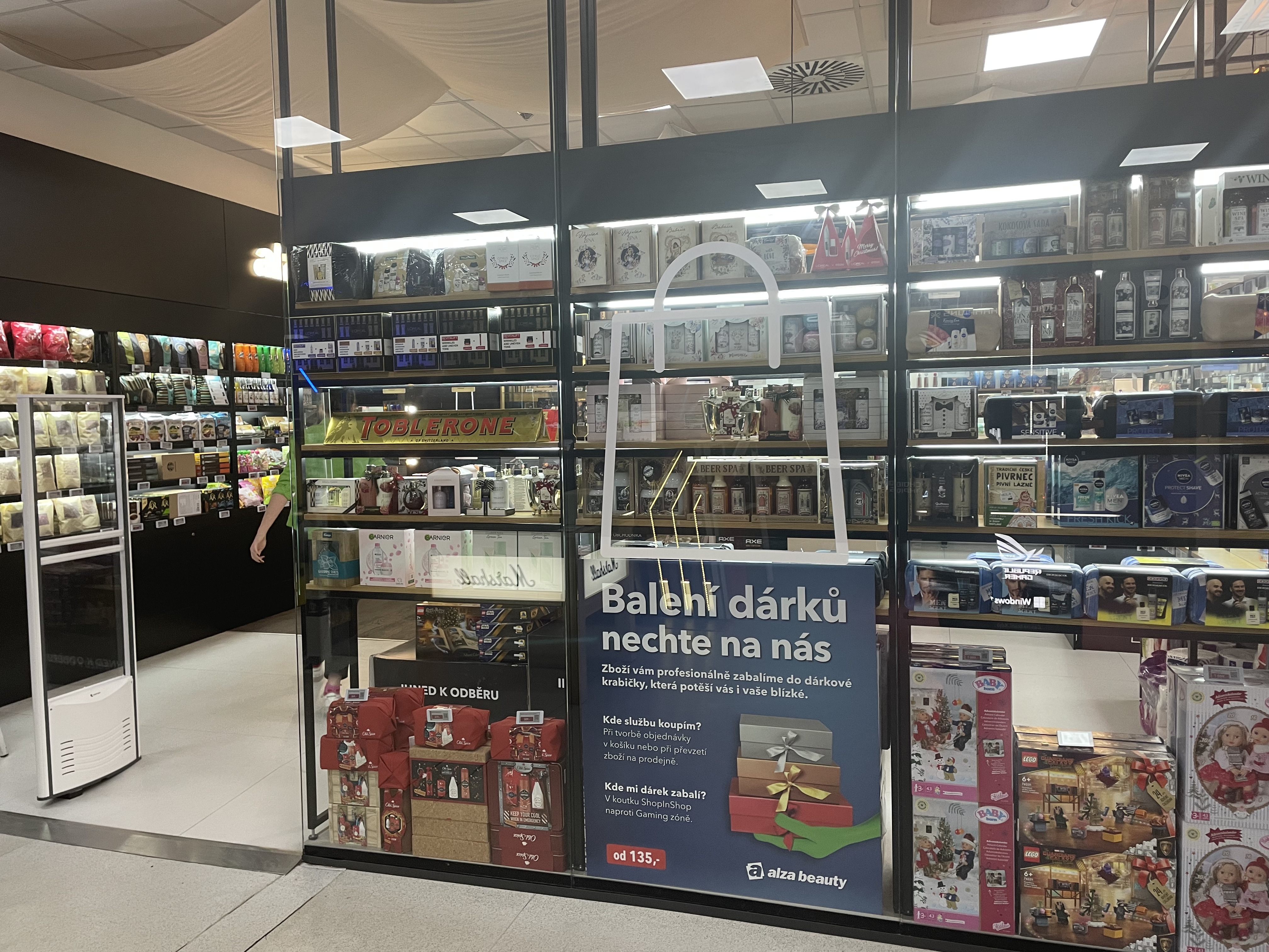 storefront gift packaging display