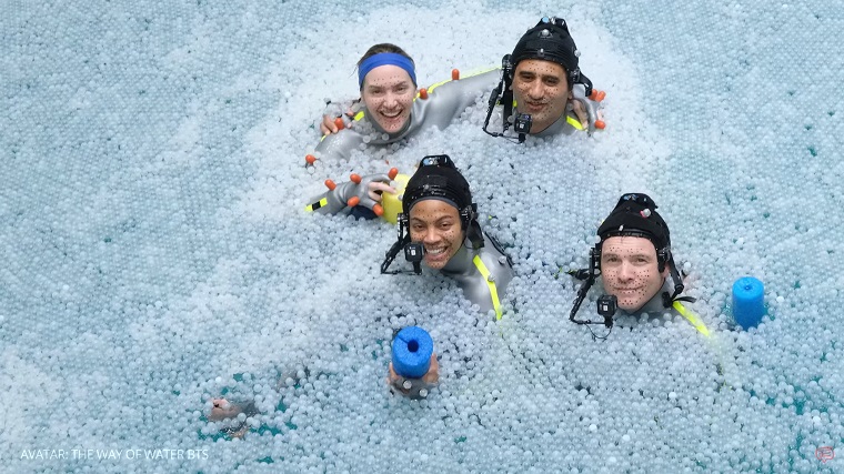 Pod vejte Se Jak Se Nat el Nov Avatar Letem Sv tem Applem