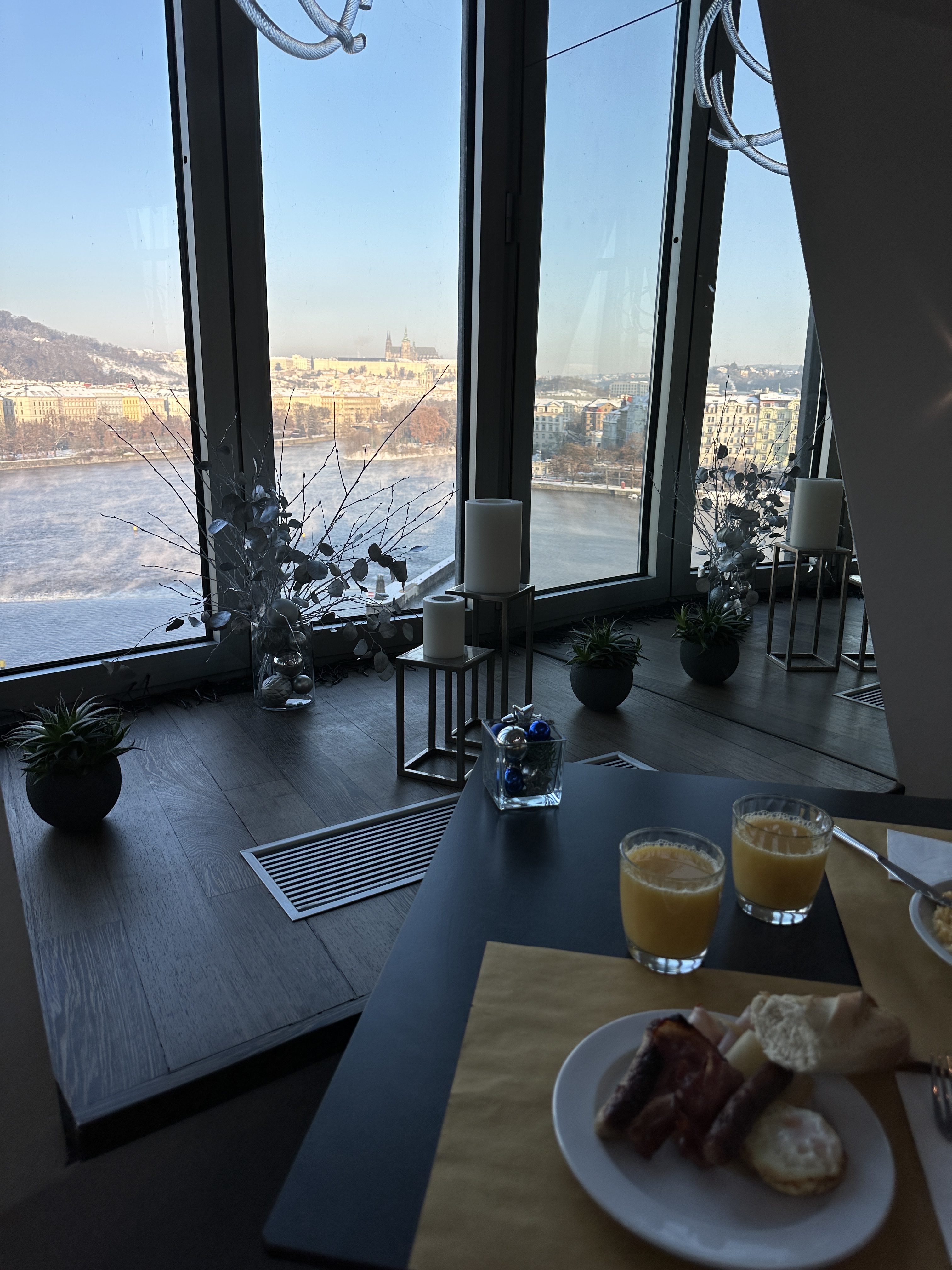 breakfast with city view
