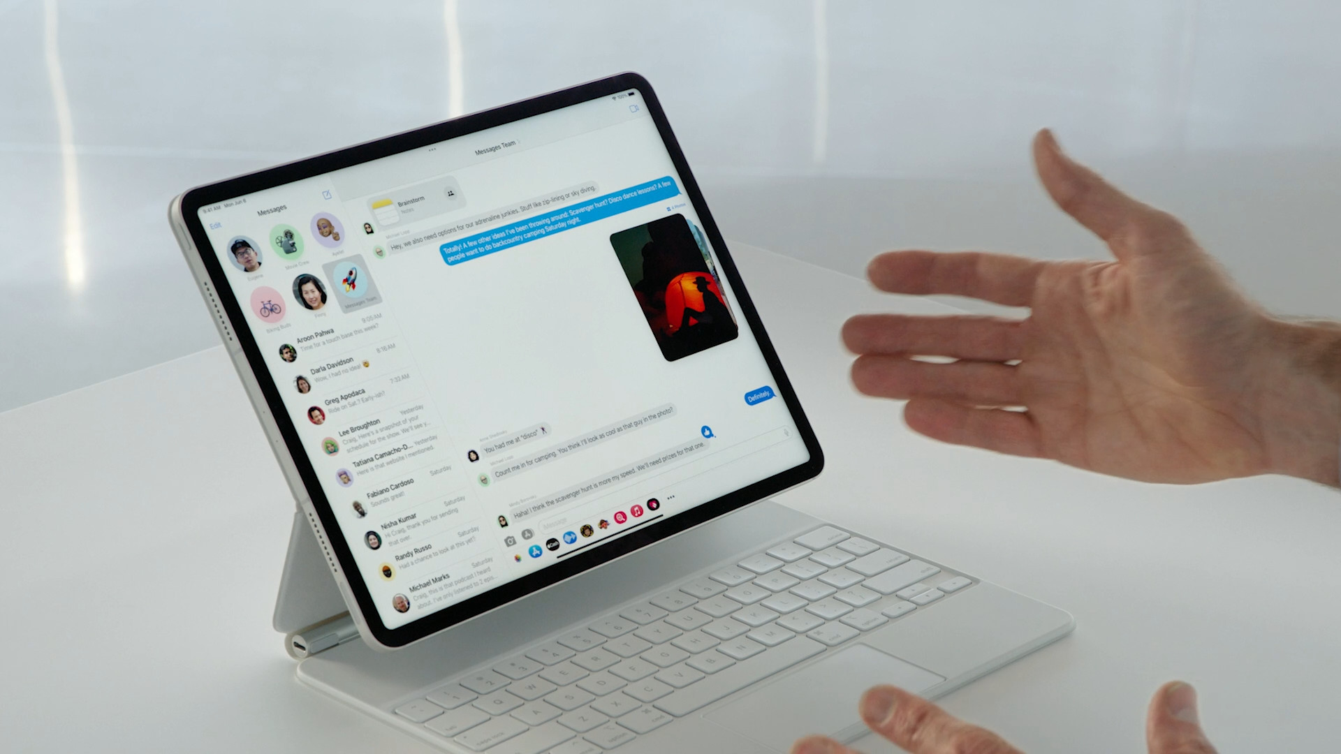 ipad messages app hand gesture