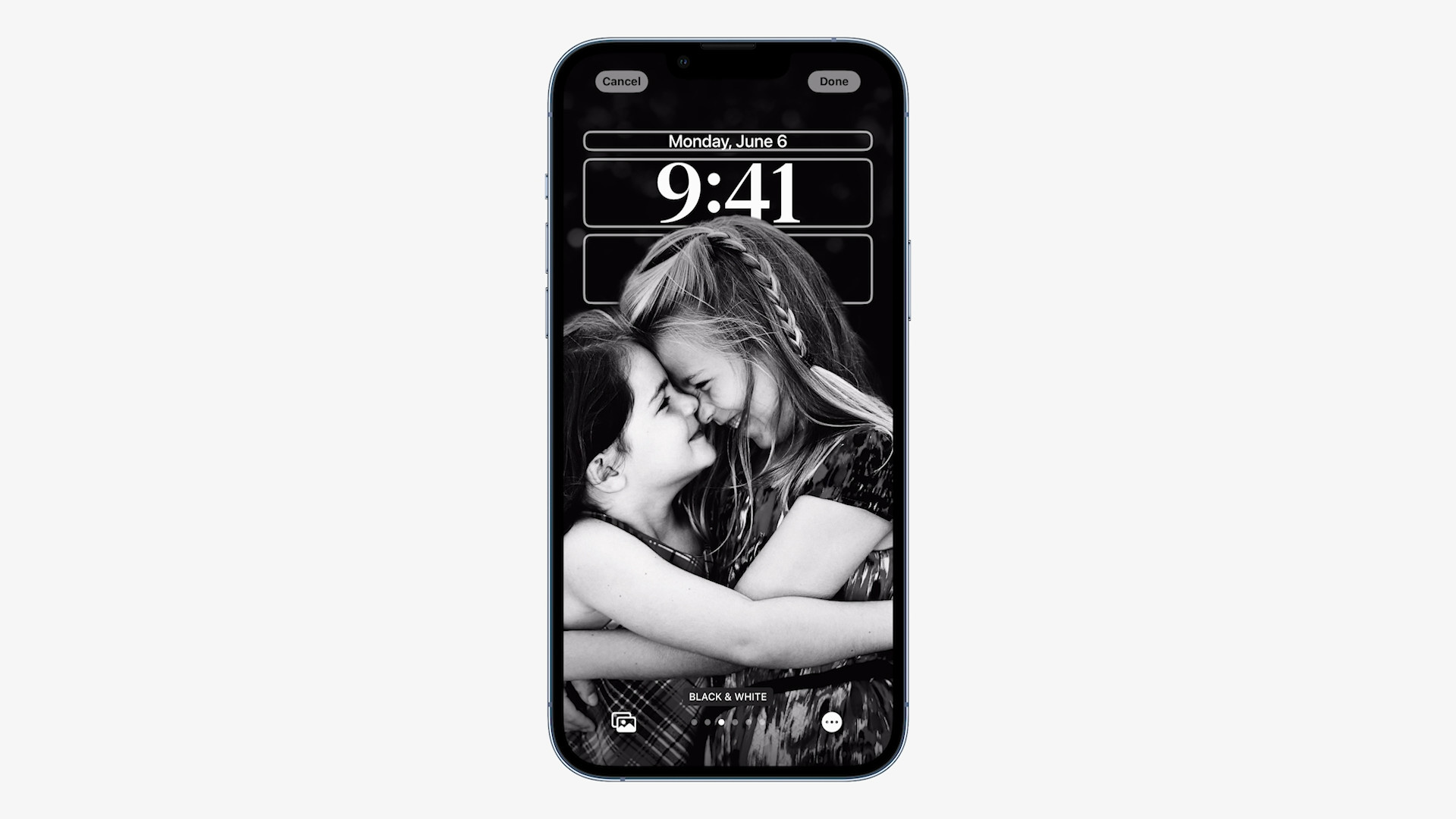 iphone lock screen hugging girls black white