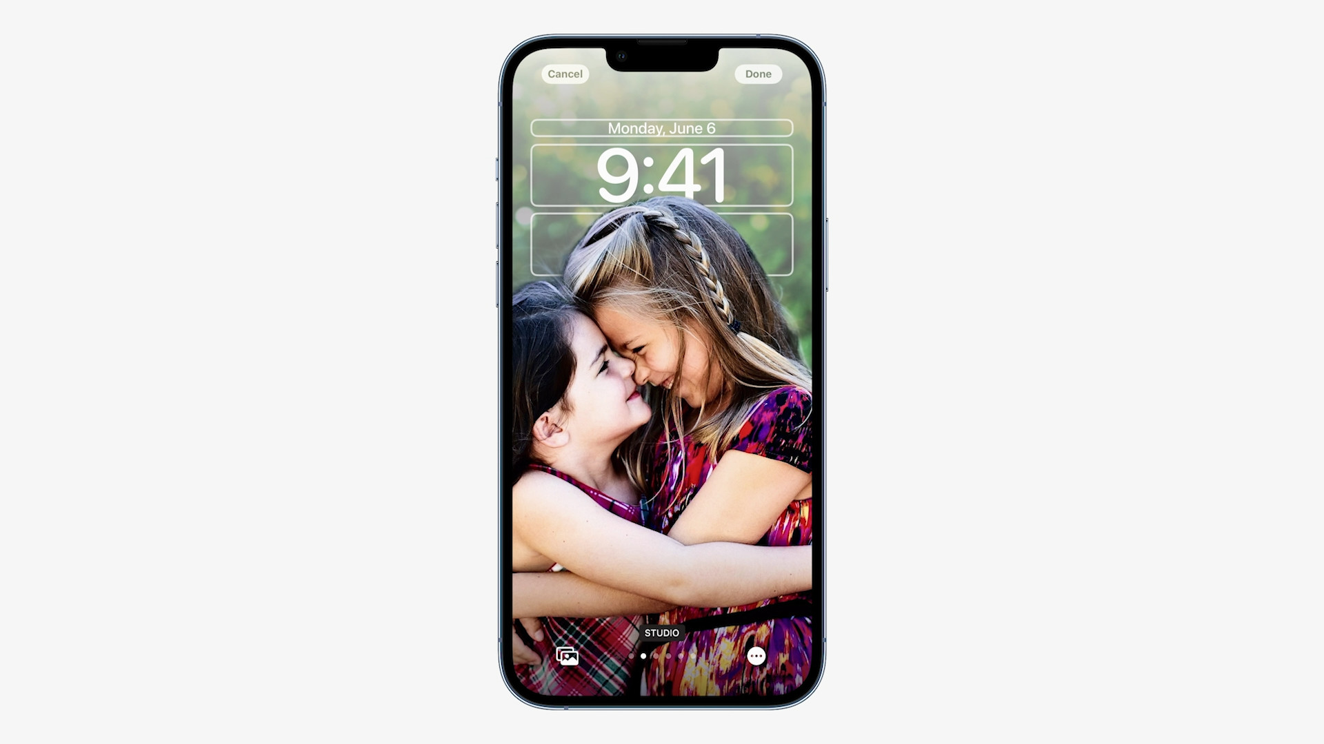 iphone lock screen hugging girls bright